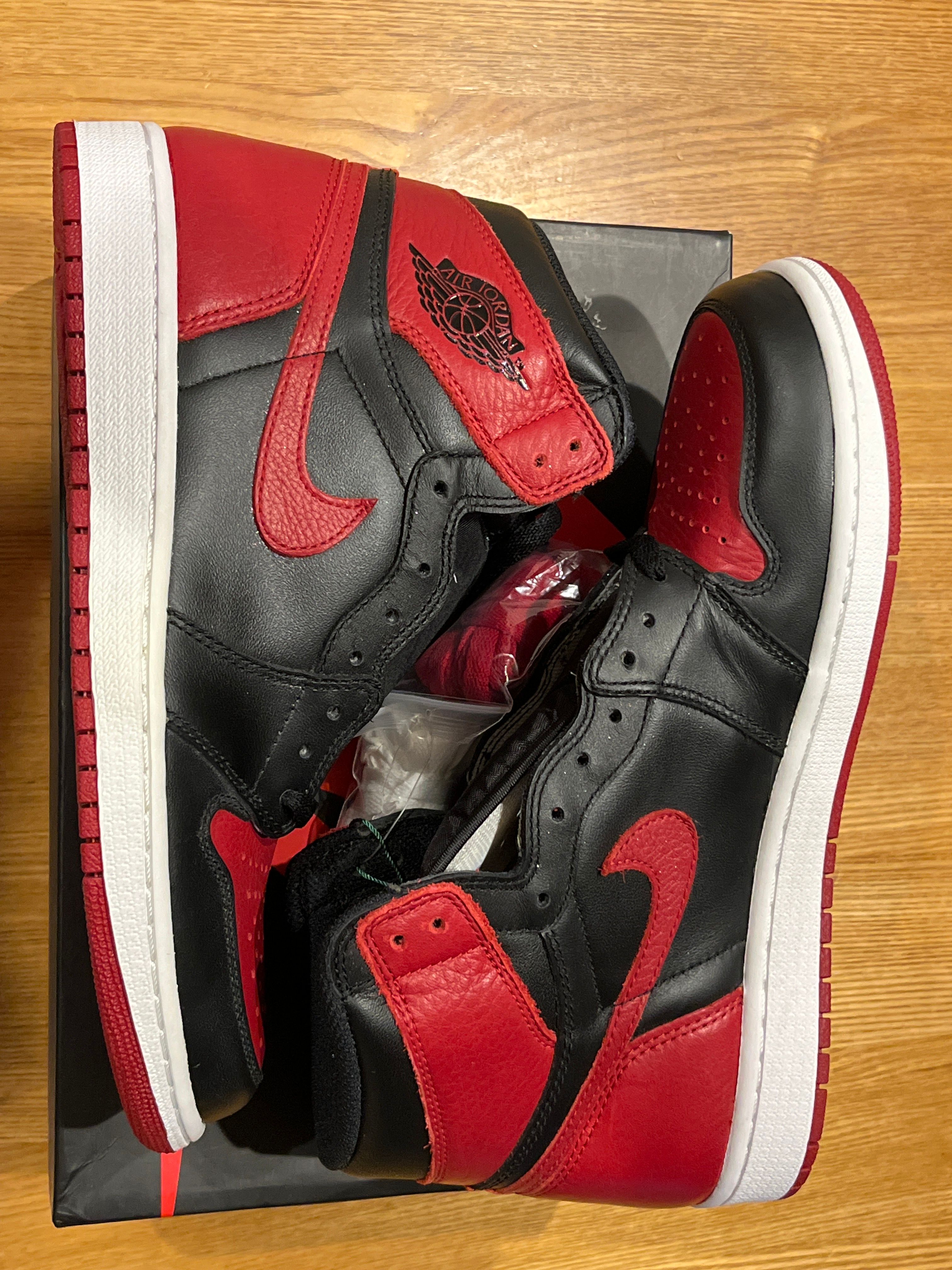 Nike Air Jordan 1 Retro High OG "Bred/Banned" (2016)