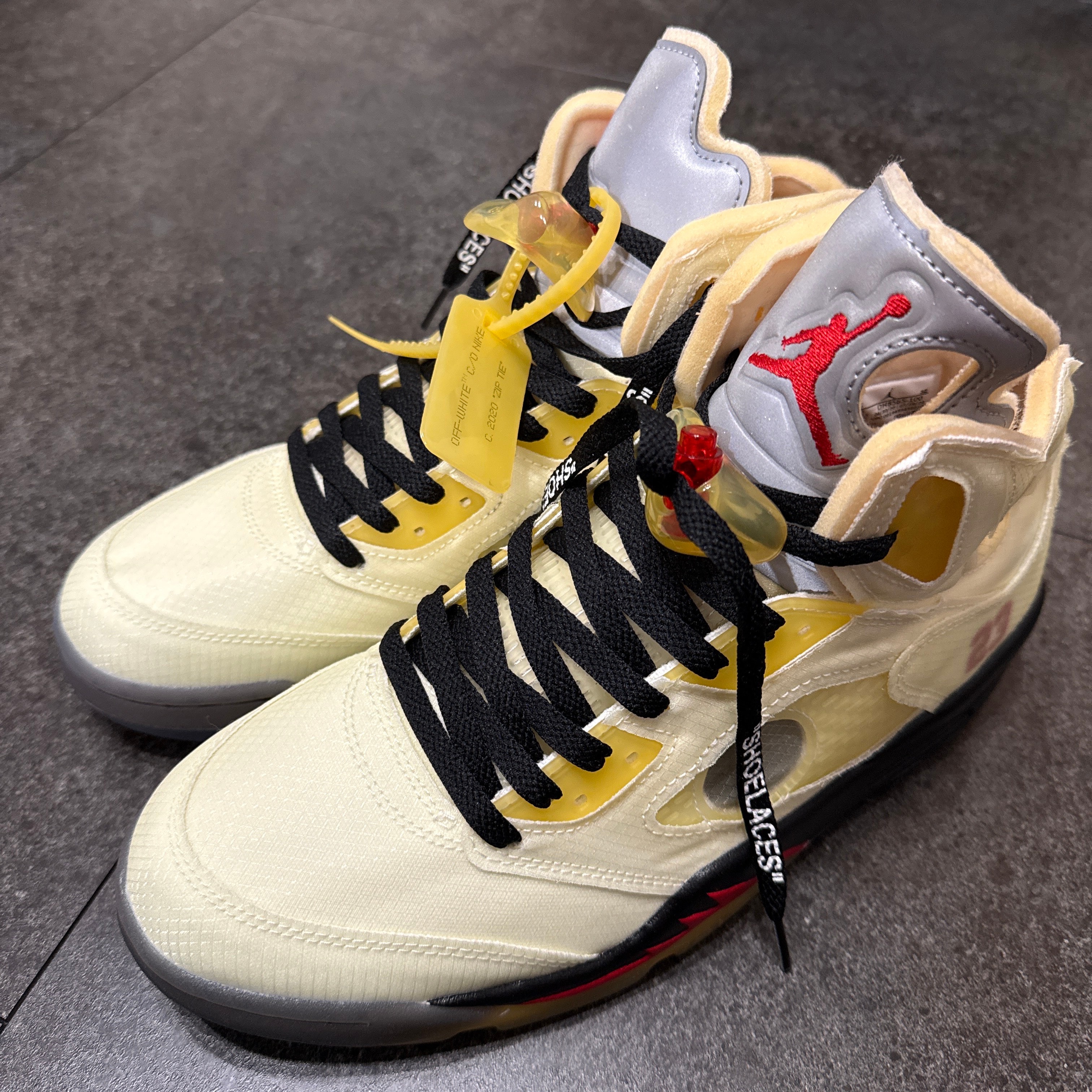 オフホワイト × ナイキ エアジョーダン5 