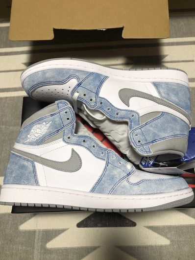 Nike Air Jordan 1 High OG "Hyper Royal"