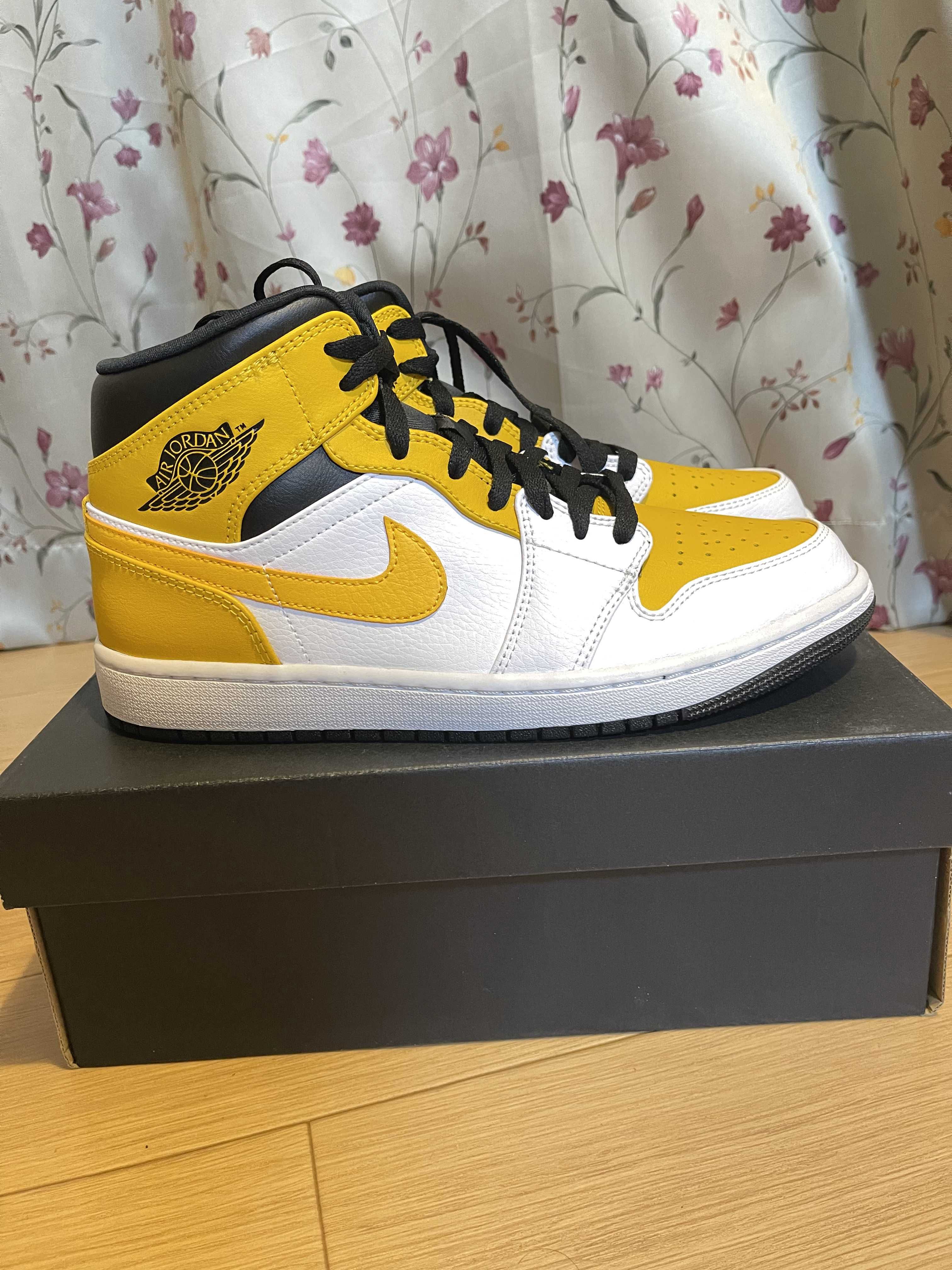 Nike Air Jordan 1 Mid "University Gold"