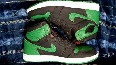 Nike Air Jordan 1 Retro High OG "Black/Pine Green" (2020)