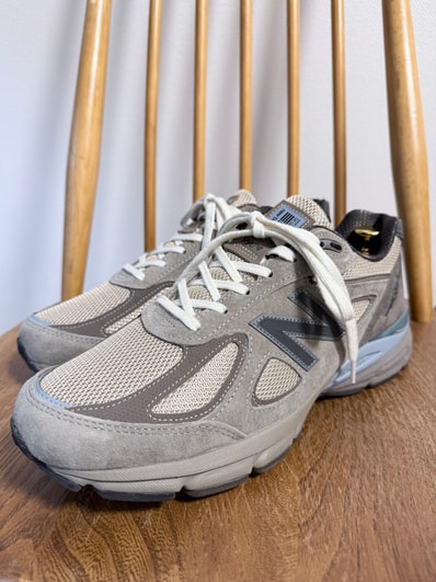 AURALEE × New Balance 990V4 "Taupe"