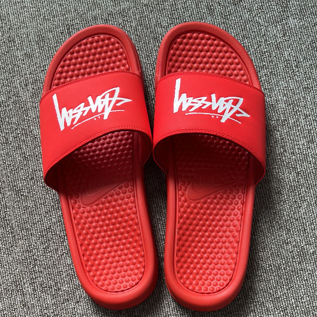 STUSSY × NIKE  BENASSI SLIDE "RED"