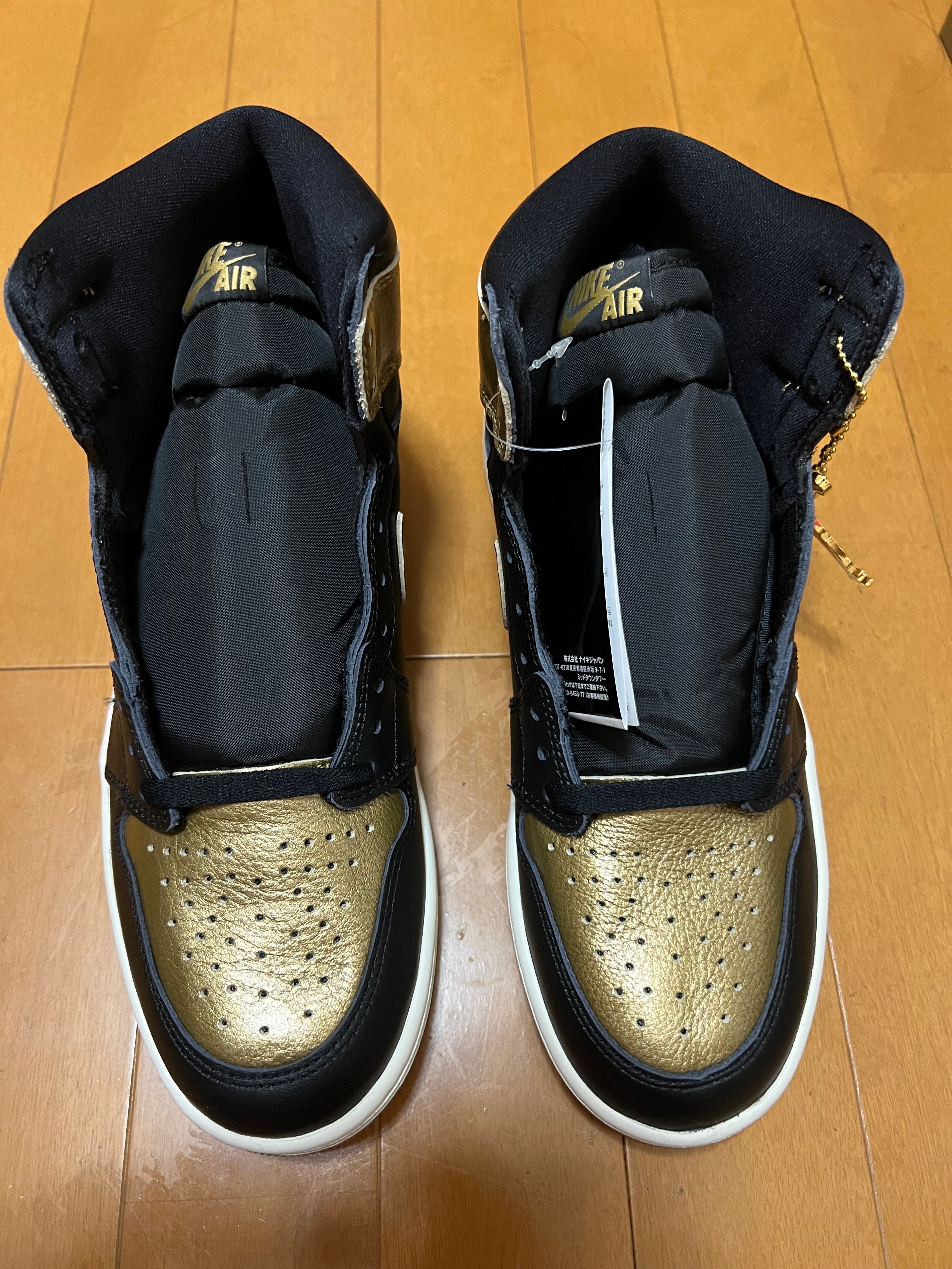Nike Air Jordan 1 Retro High OG "Black and Gold"