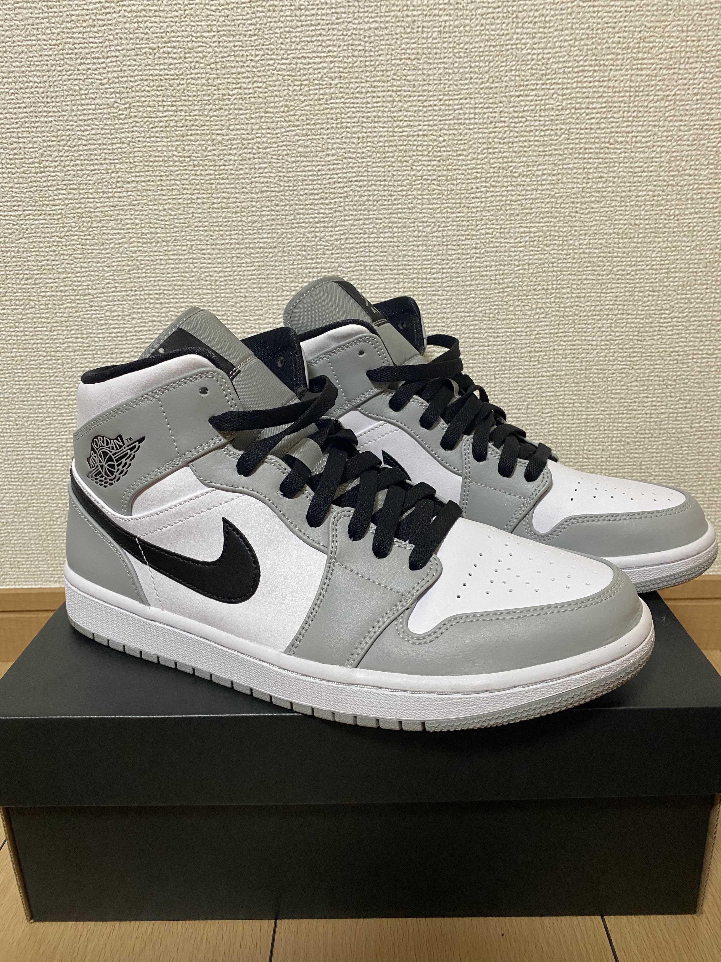 Nike Air Jordan 1 Mid "Light Smoke Grey/White/Black"