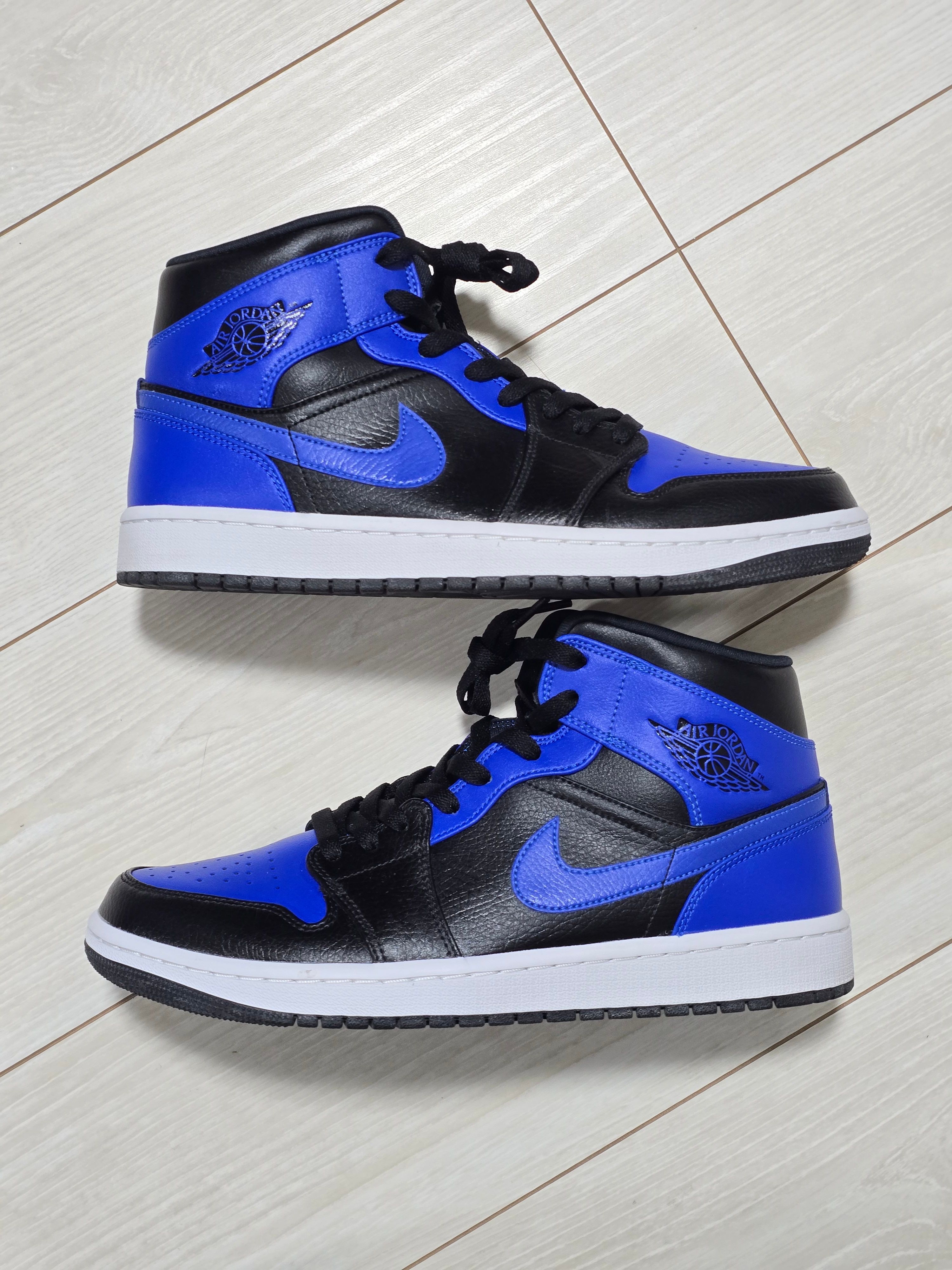 Nike Air Jordan 1 Mid "Hyper Royal"