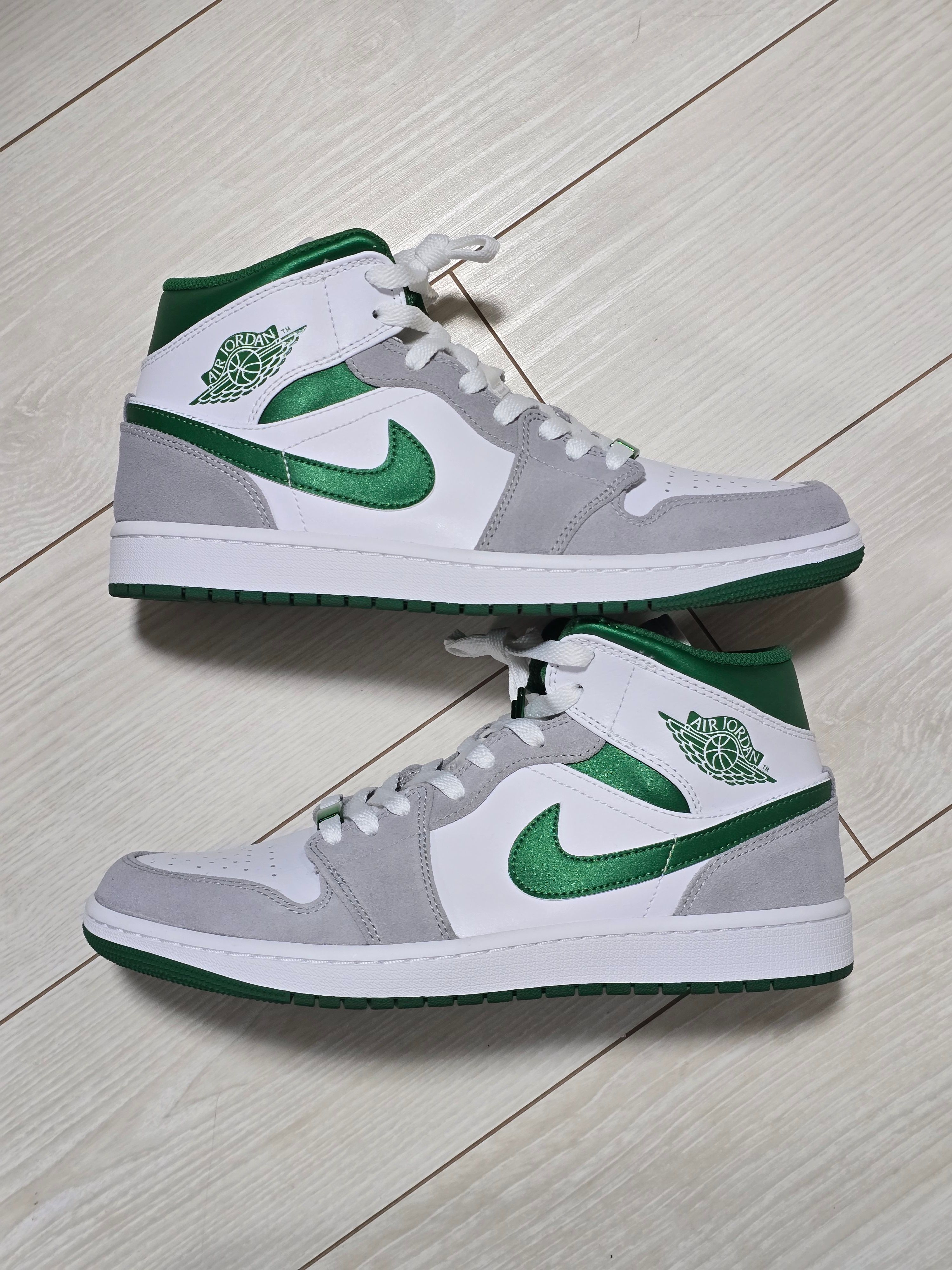Nike Air Jordan 1 Mid "Green Grey White"
