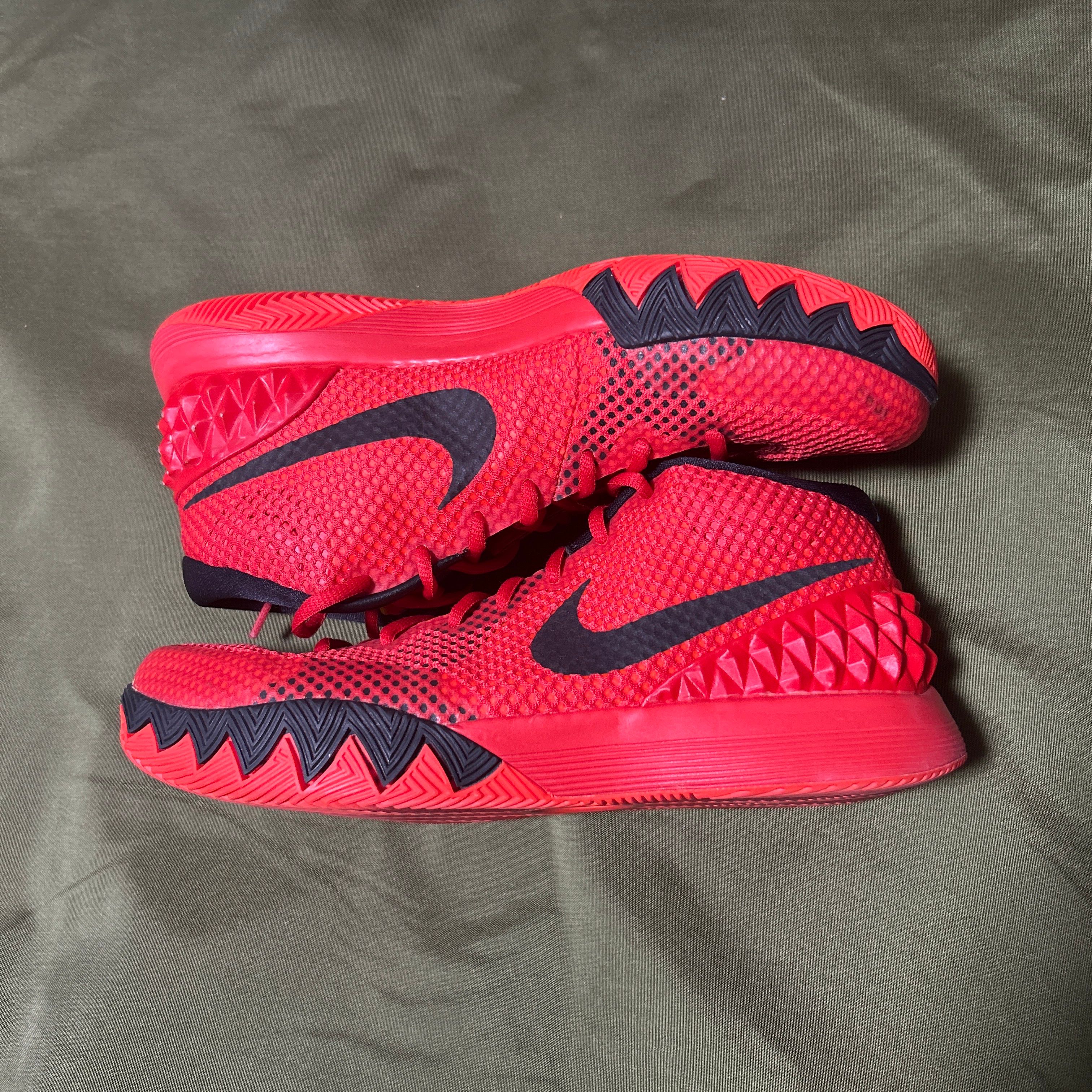 Nike Kyrie 1 "Deceptive Red"