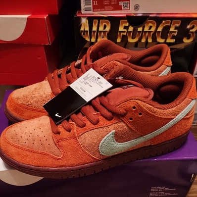 Nike SB Dunk Low Pro PRM "Mystic Red and Rosewood"