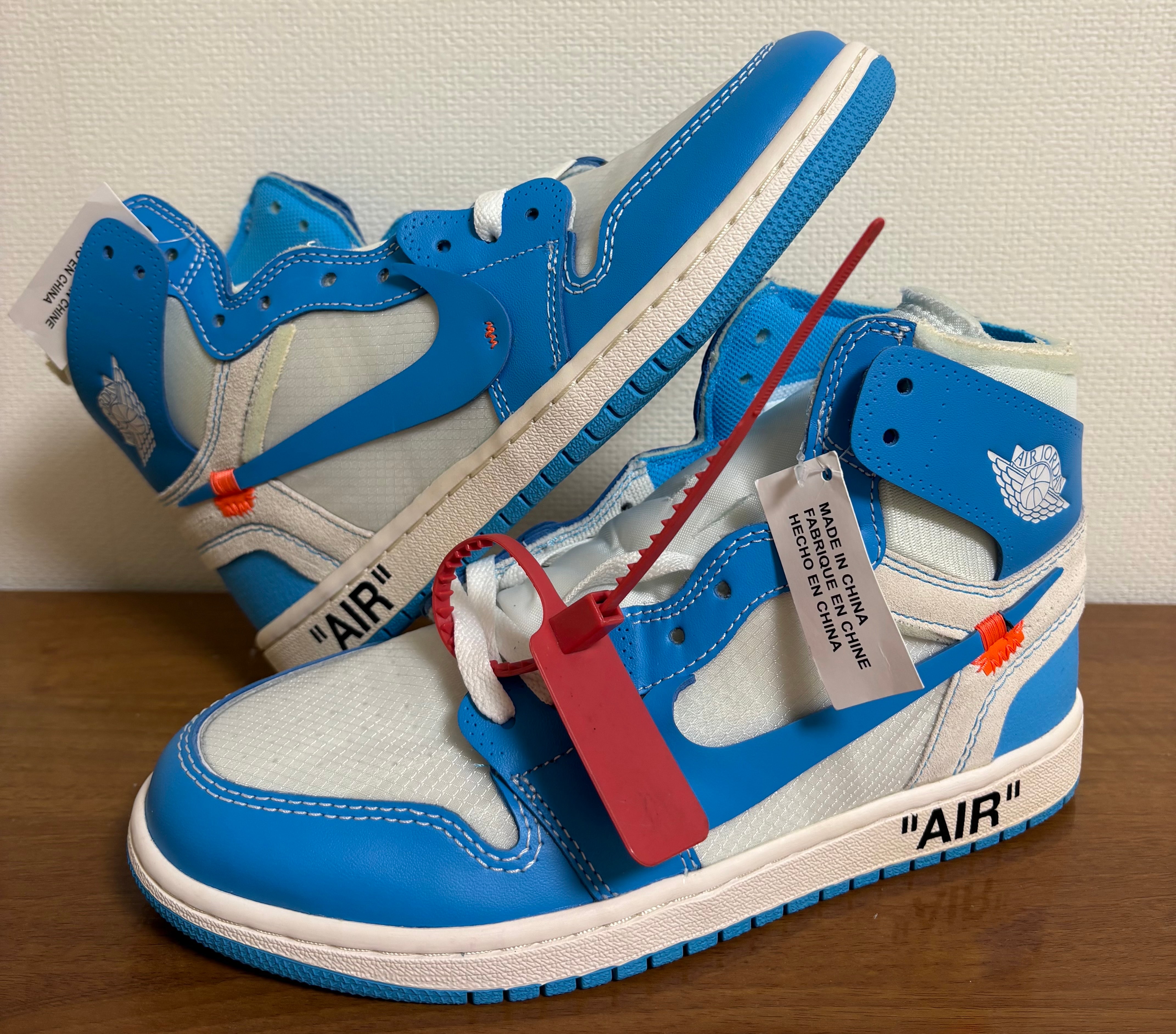 オフホワイト×ナイキ エアジョーダン1 ハイ UNC "ホワイト/ダーク パウダー ブルー"