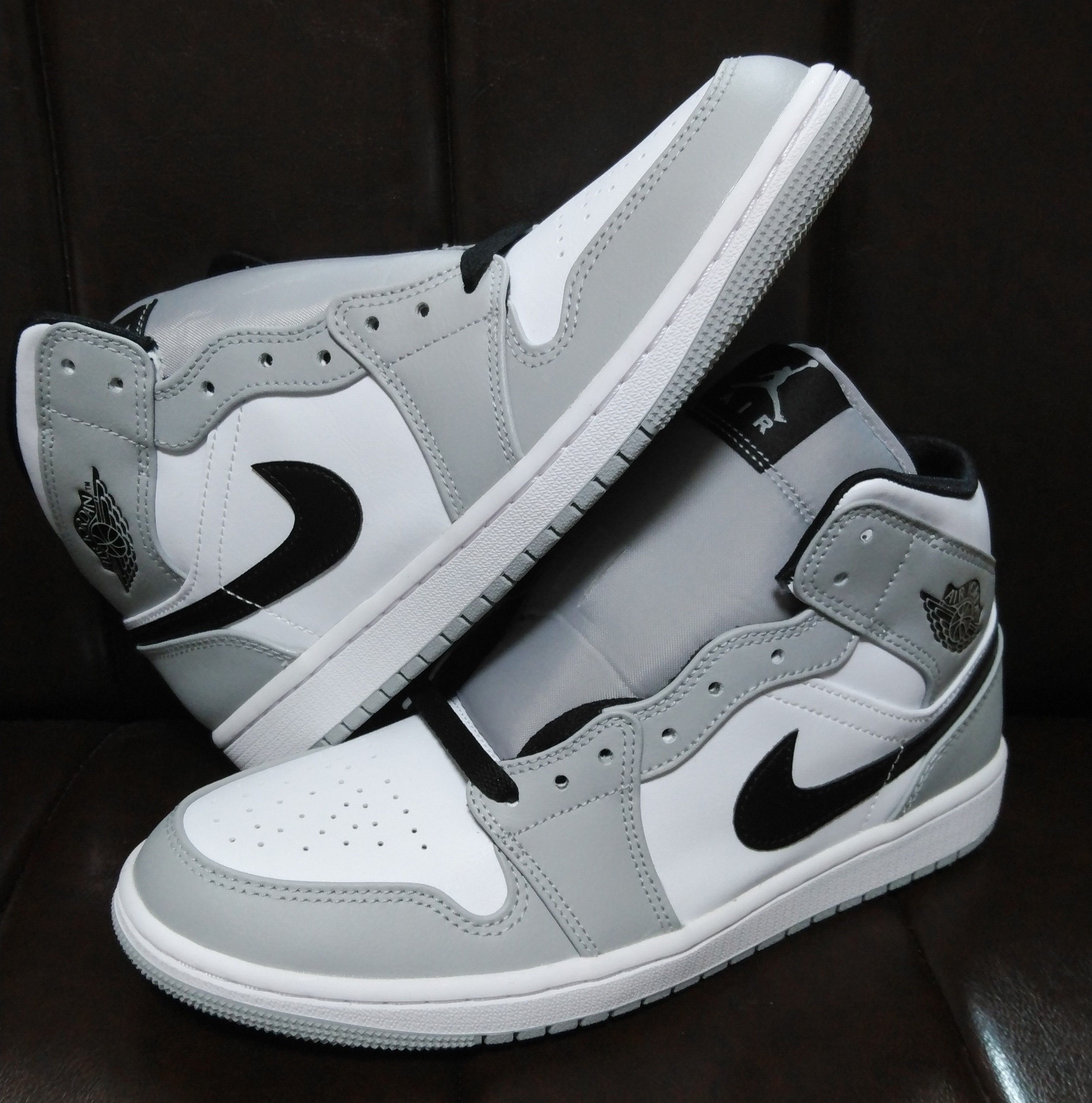 Nike Air Jordan 1 Mid "Light Smoke Grey/White/Black"