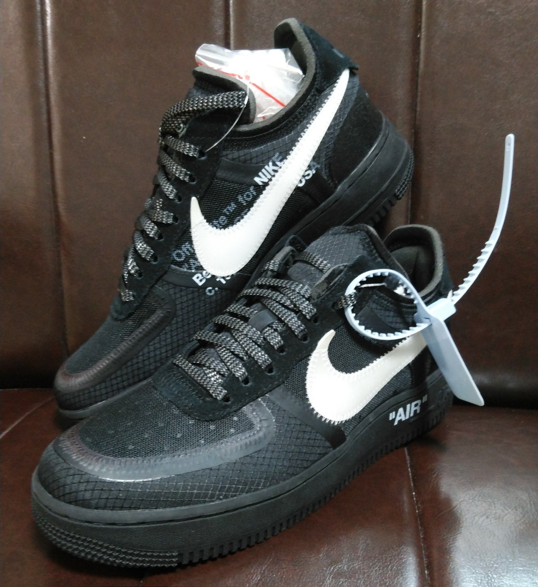 オフホワイト × ナイキ エアフォース1 ロー "ブラック"