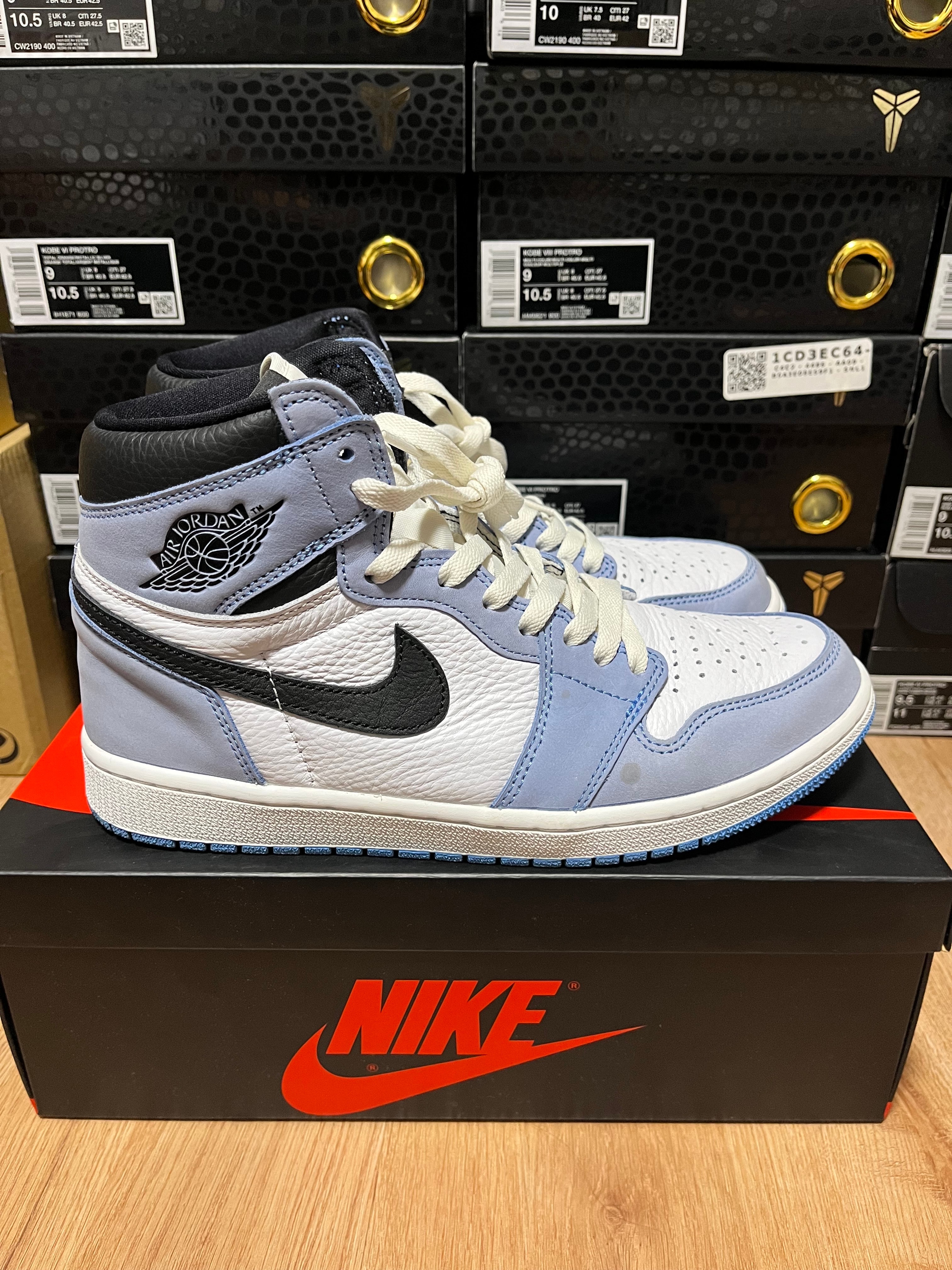 Nike Air Jordan 1 High OG "University Blue"