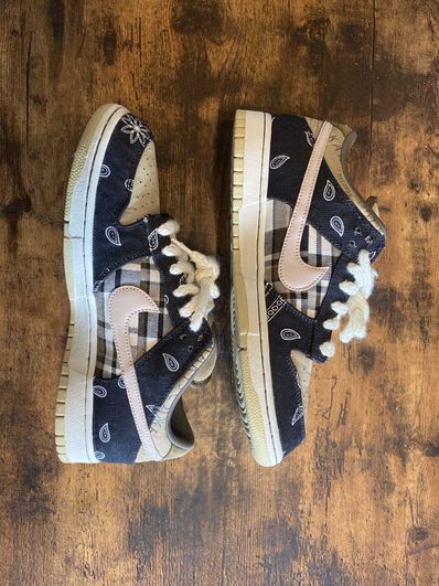 Travis Scott × Nike SB Dunk Low "Black/Parachute Beige"