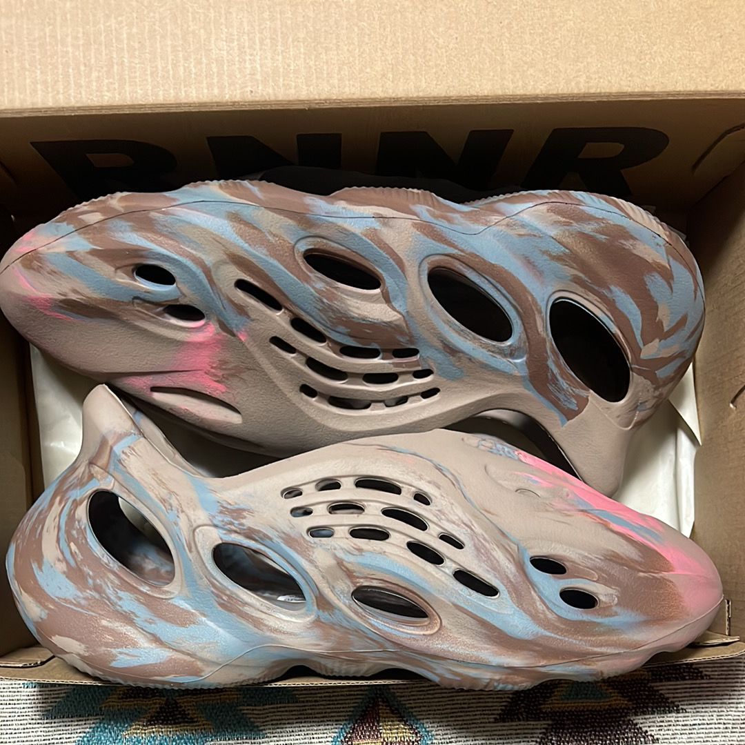 adidas YEEZY Foam Runner "Mx Sand Grey"