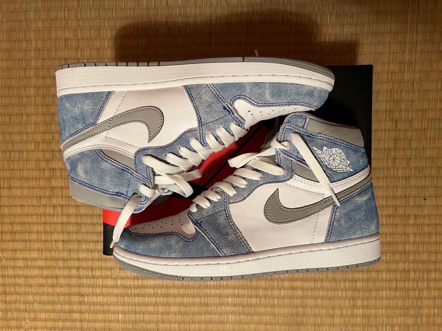 Nike Air Jordan 1 High OG "Hyper Royal"