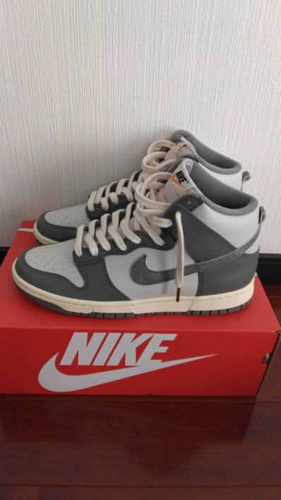 Nike Dunk High Retro SE Vintage "Light Bone and Tumbled Grey"
