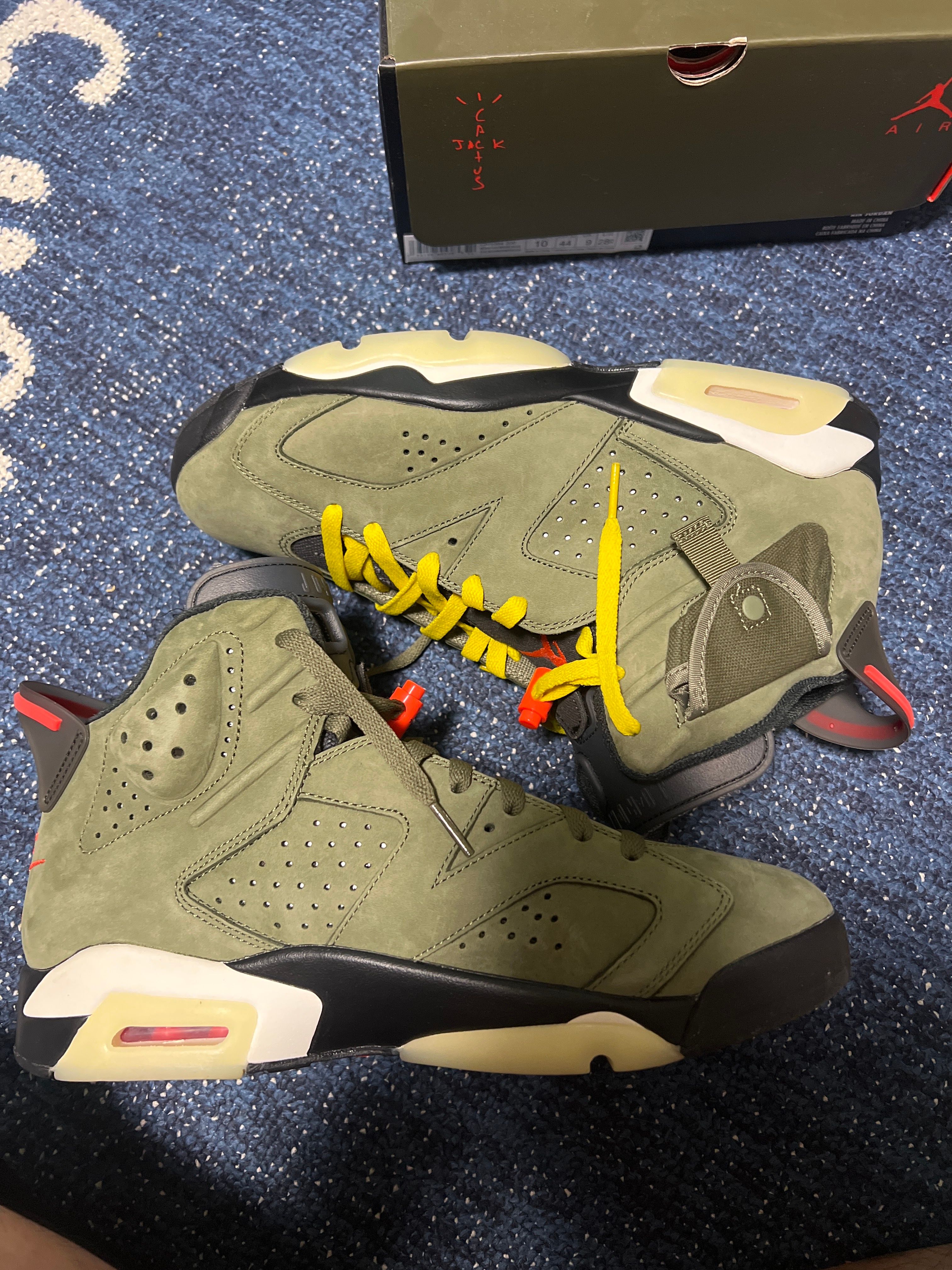 Travis Scott × Nike Air Jordan 6 Retro "Medium Olive"