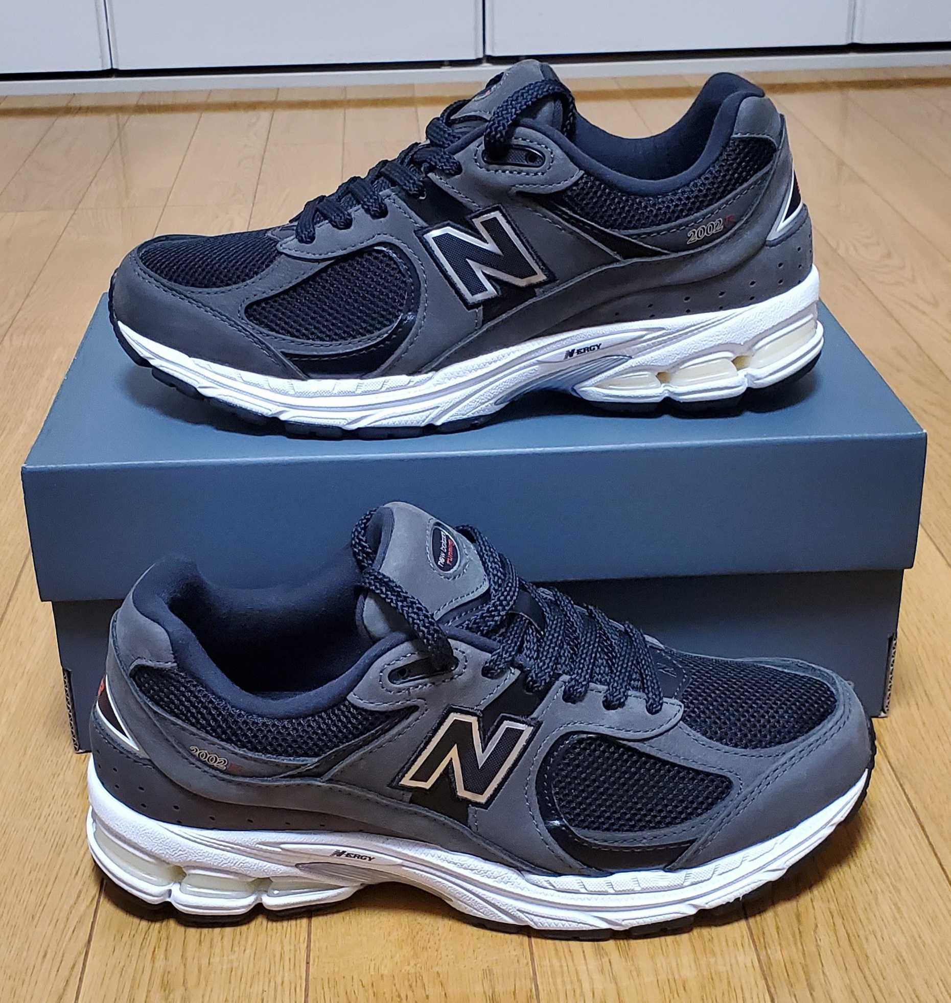 New Balance 2002R "Black/Gray"