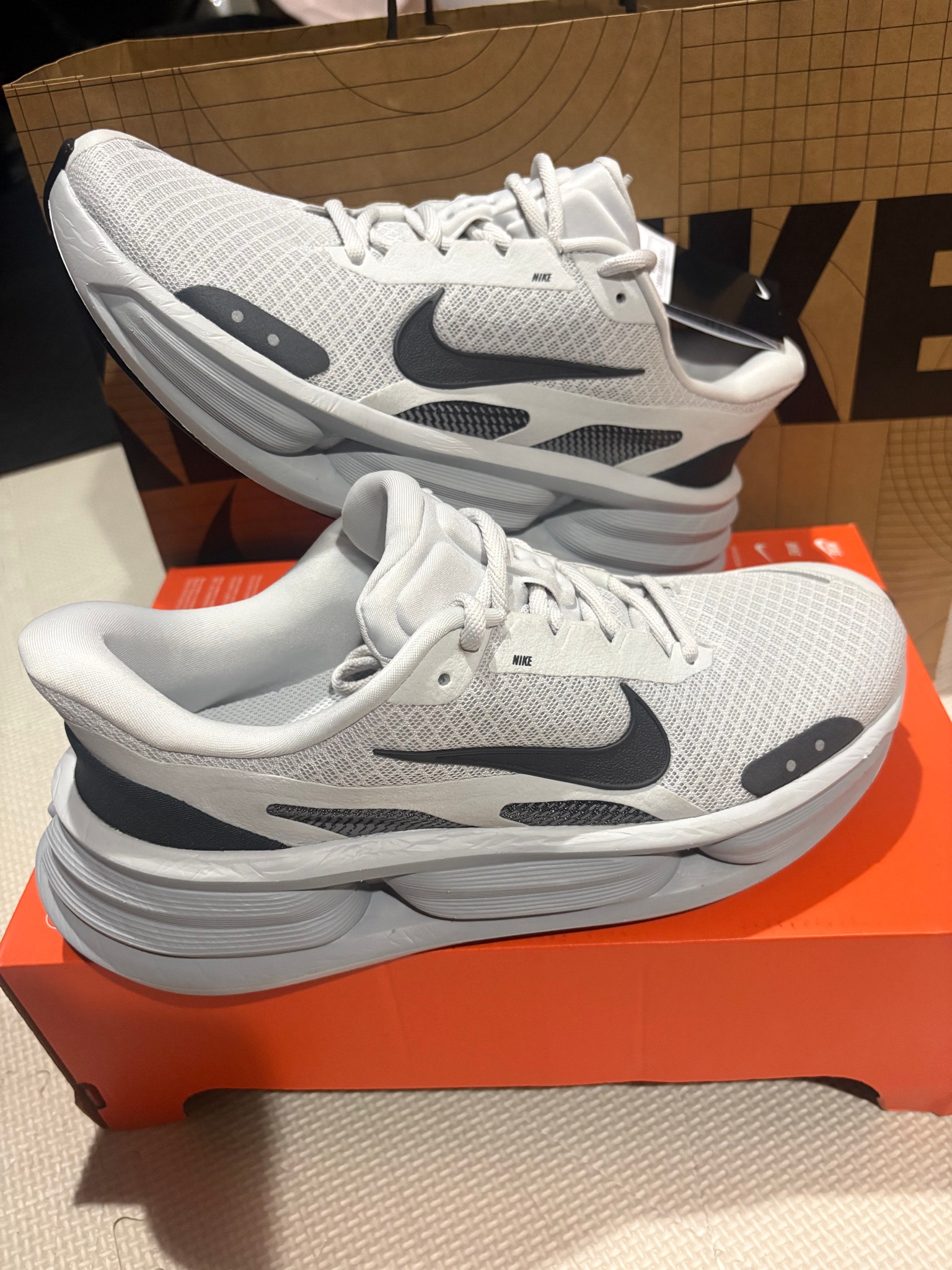 Nike Comfort Ride EasyOn "Photon Dust/Smoke Grey/Light Smoke Grey"