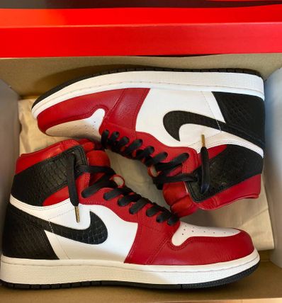 Nike Women's Air Jordan 1 High OG "Satin Red"