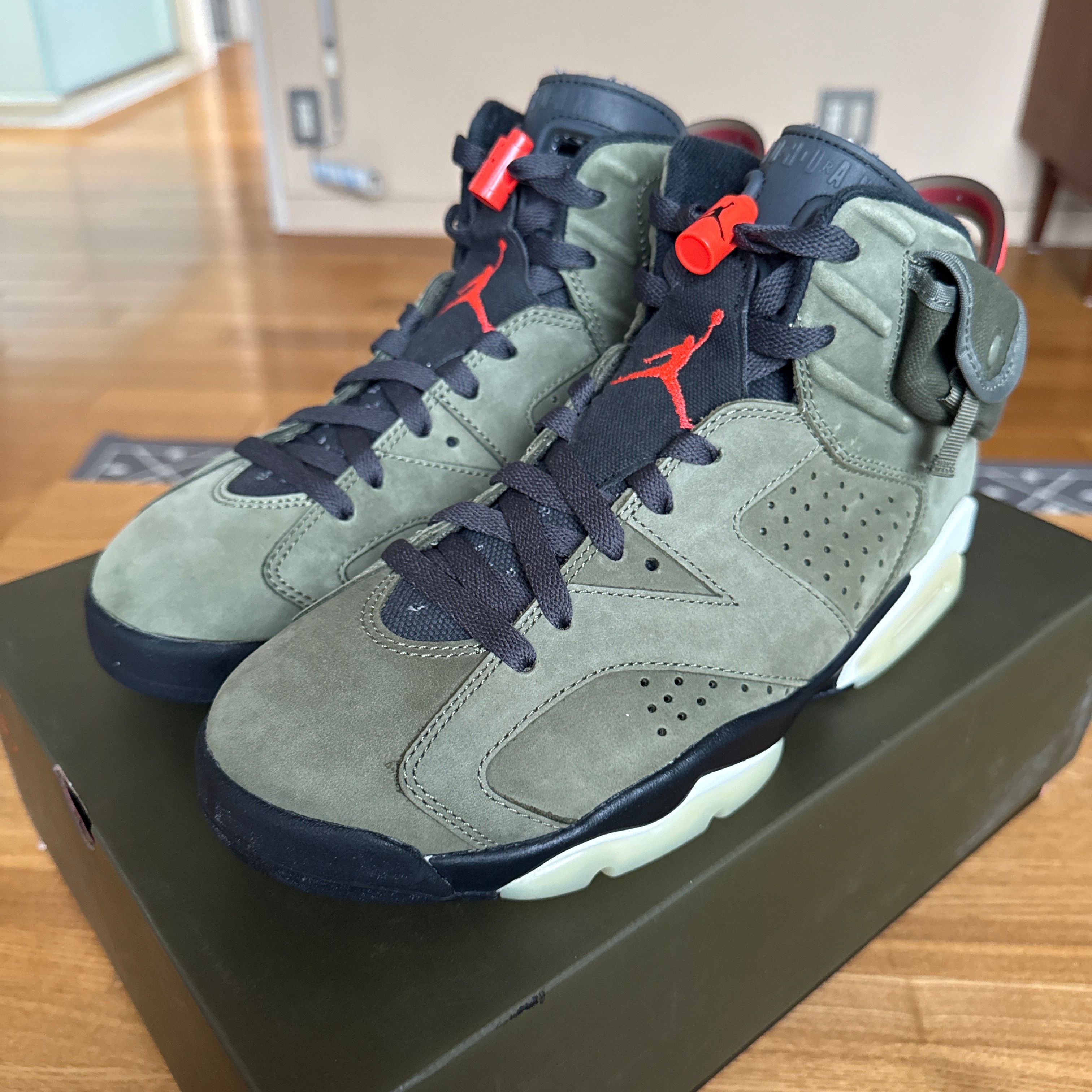 Travis Scott × Nike Air Jordan 6 Retro "Medium Olive"