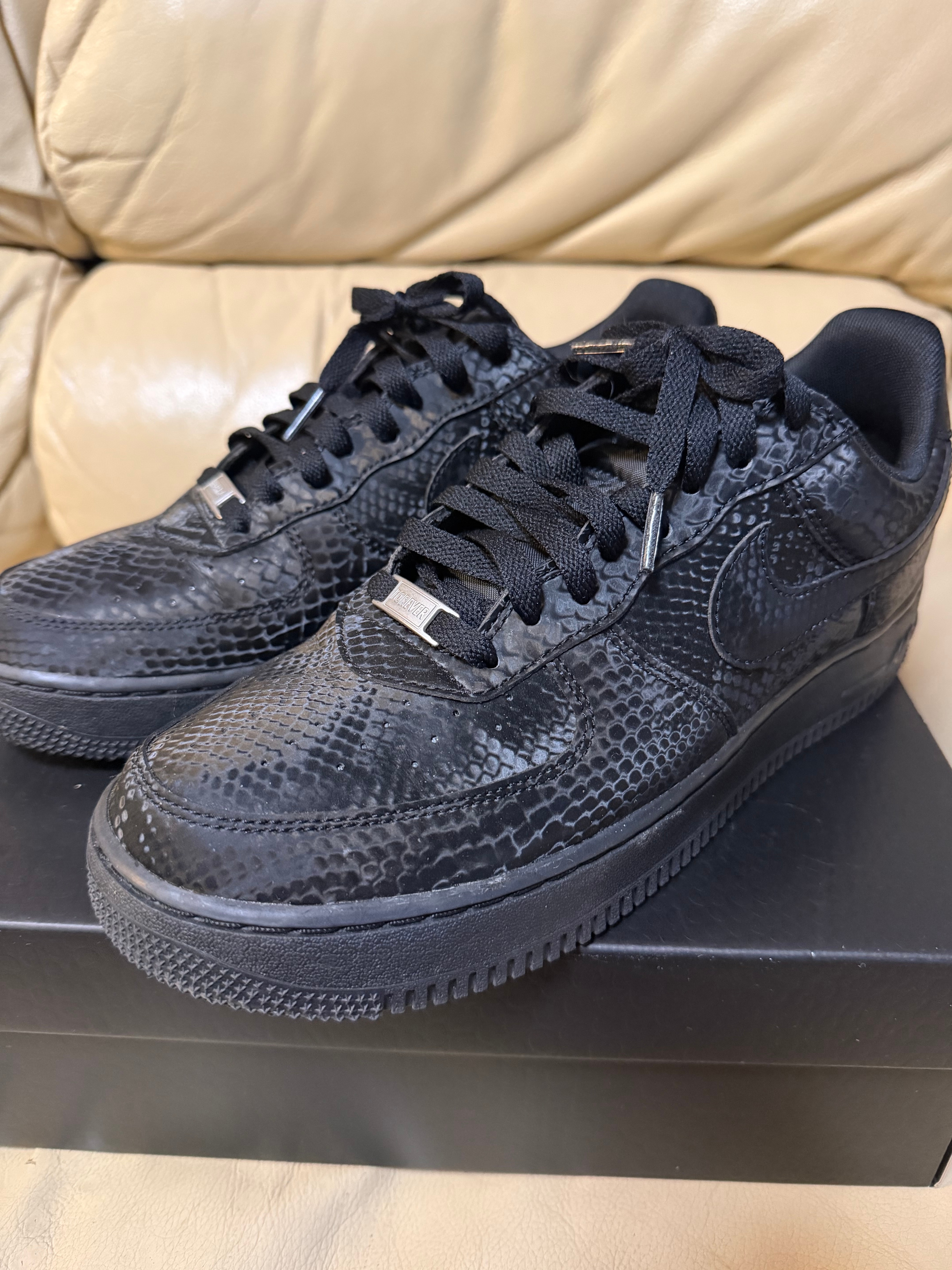 Kobe Bryant × Nike Air Force 1 Low "Triple Black"