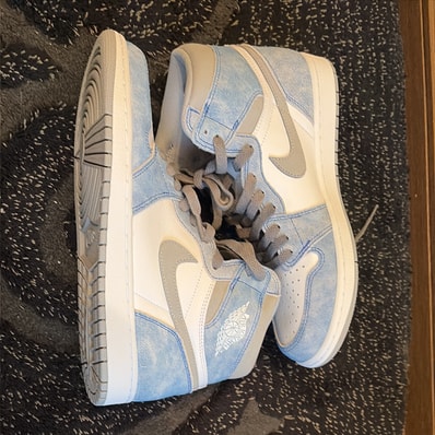 Nike Air Jordan 1 High OG "Hyper Royal"