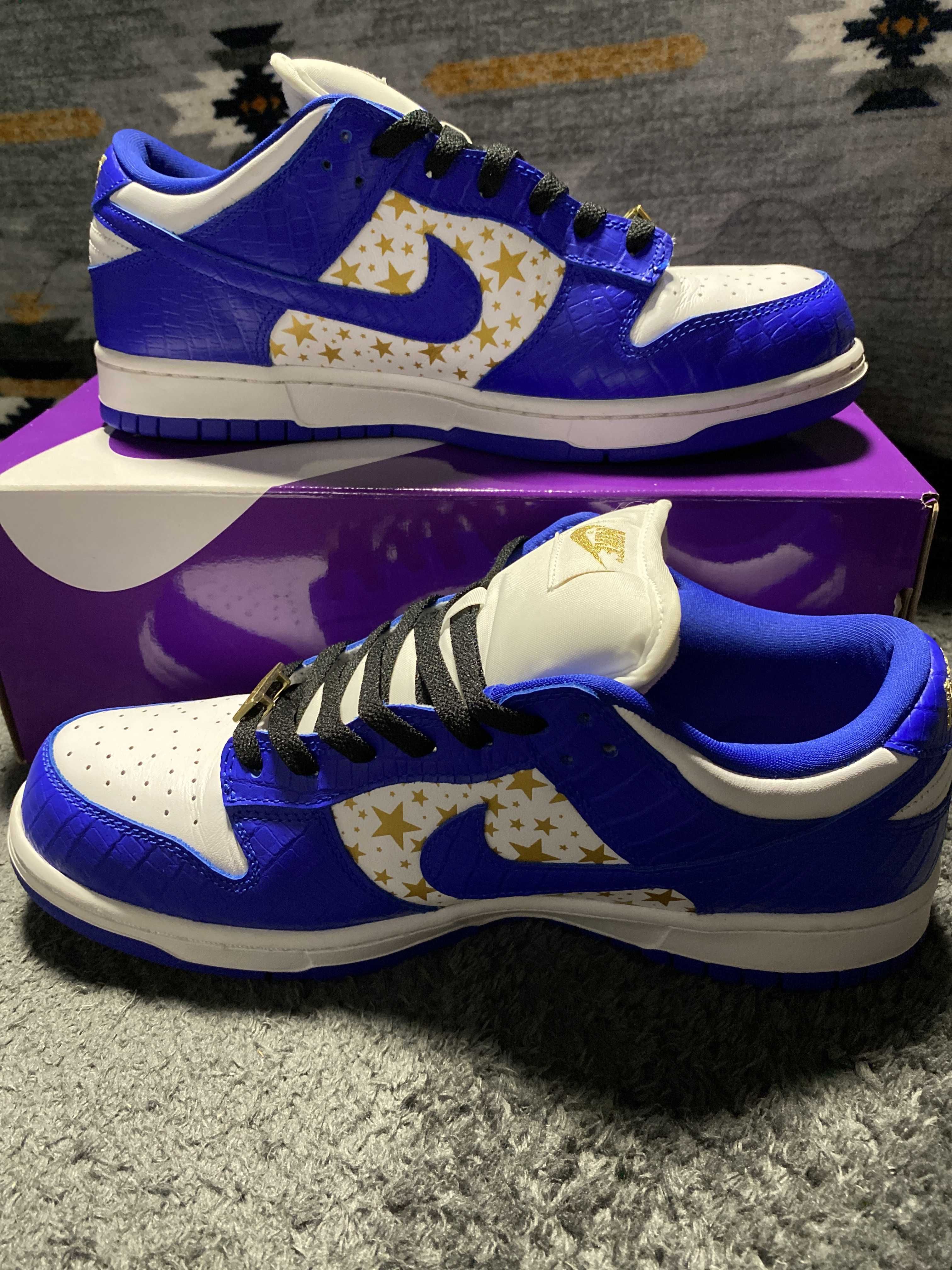 Supreme × Nike SB Dunk Low OG QS Gold Stars "White/Hyper Blue"