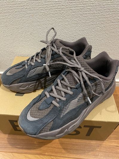 ADIDAS YEEZY BOOST 700 V2