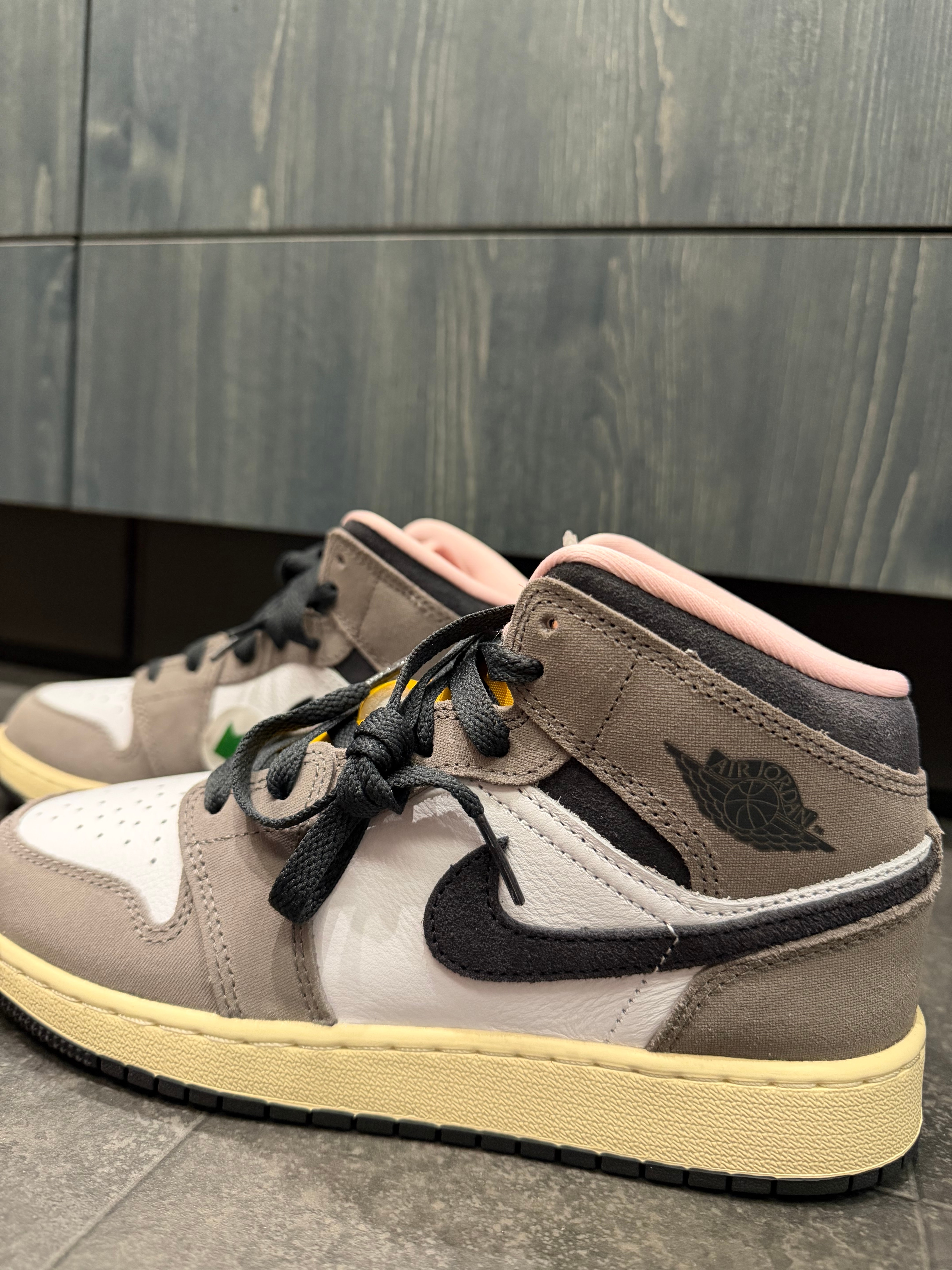 Nike GS Air Jordan 1 Mid SE "Cave Stone"