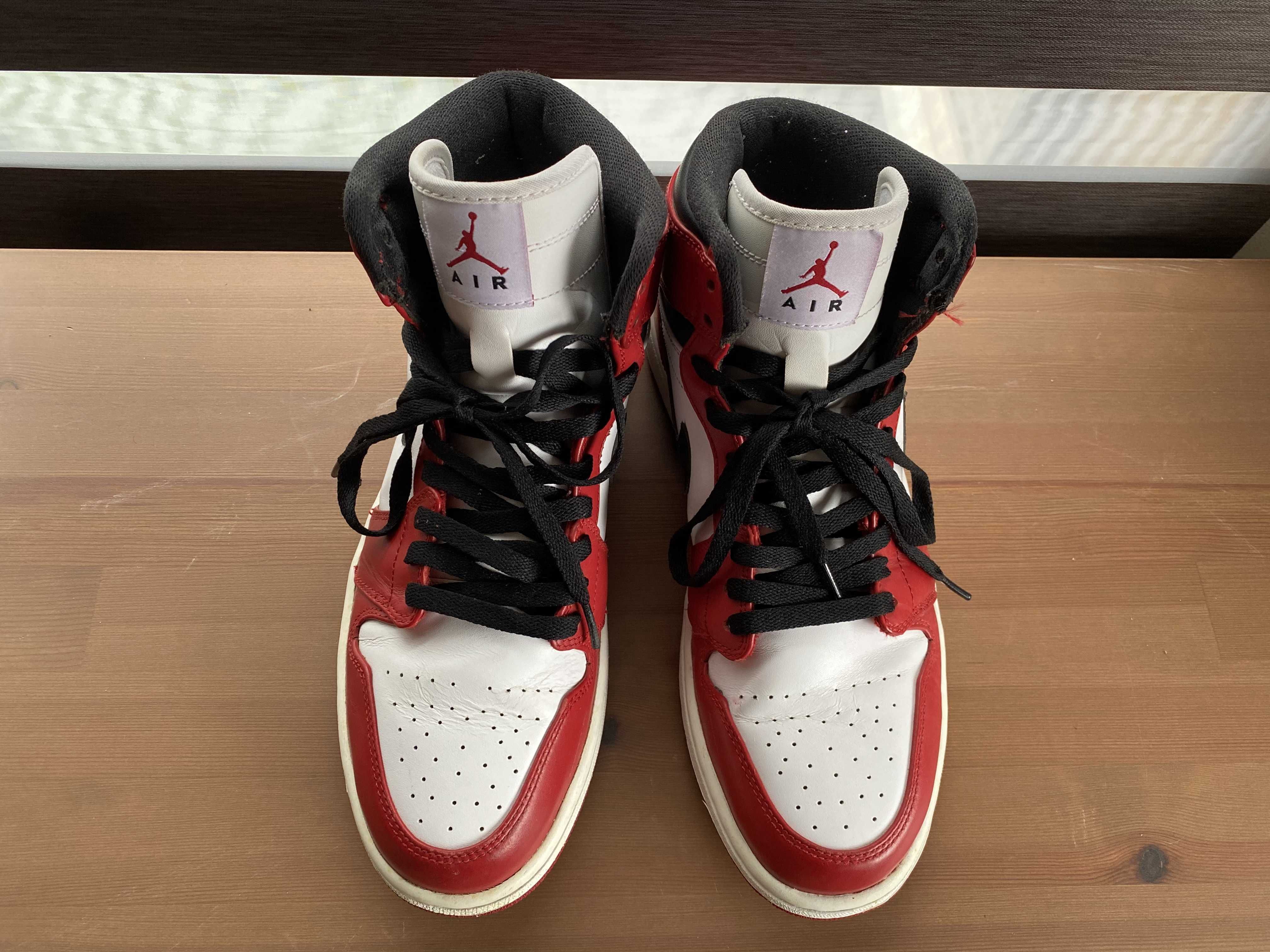 Nike Air Jordan 1 Retro High "Chicago" (2013)