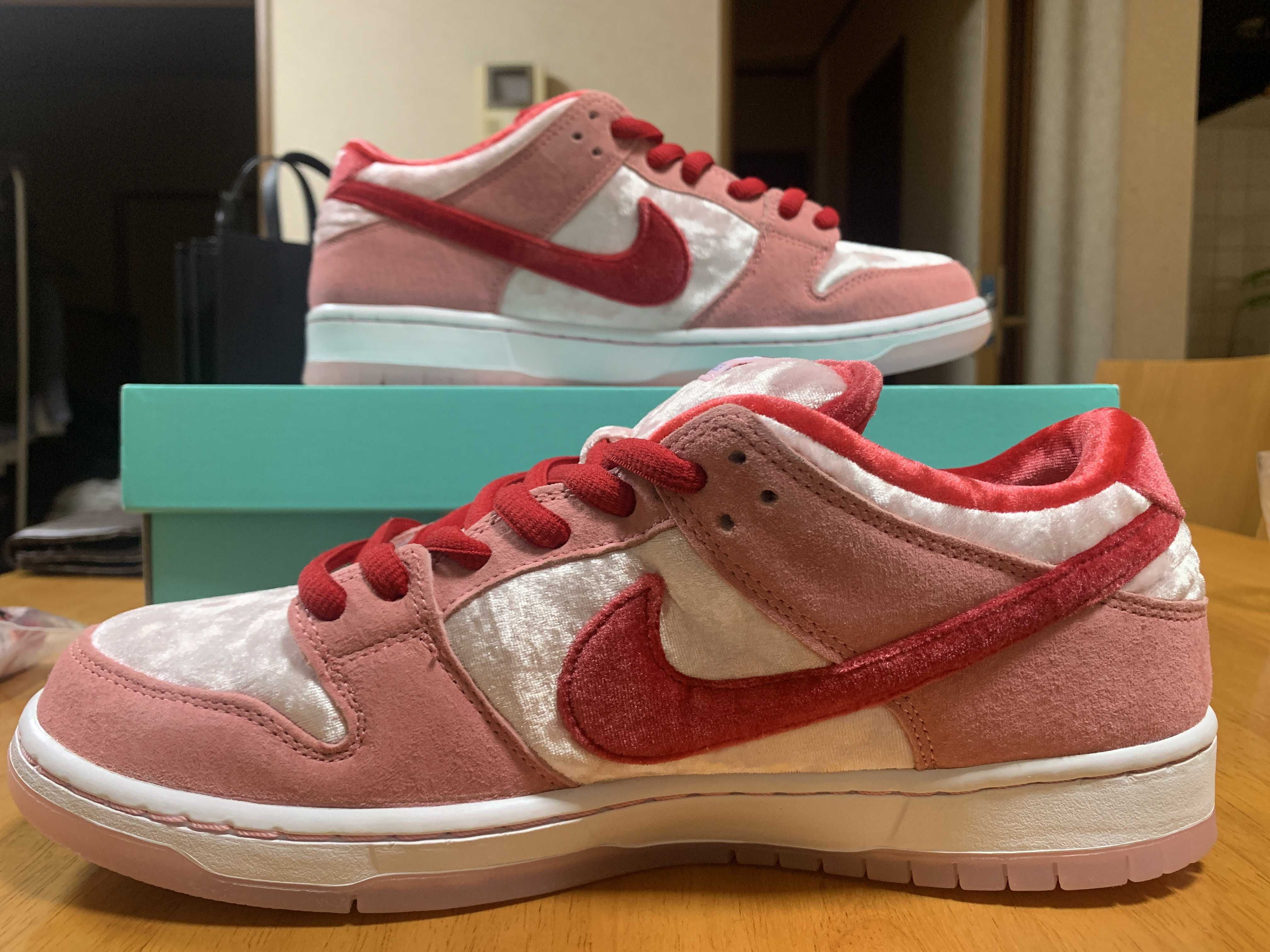 Strangelove × Nike SB Dunk Low "Valentine’s Day"