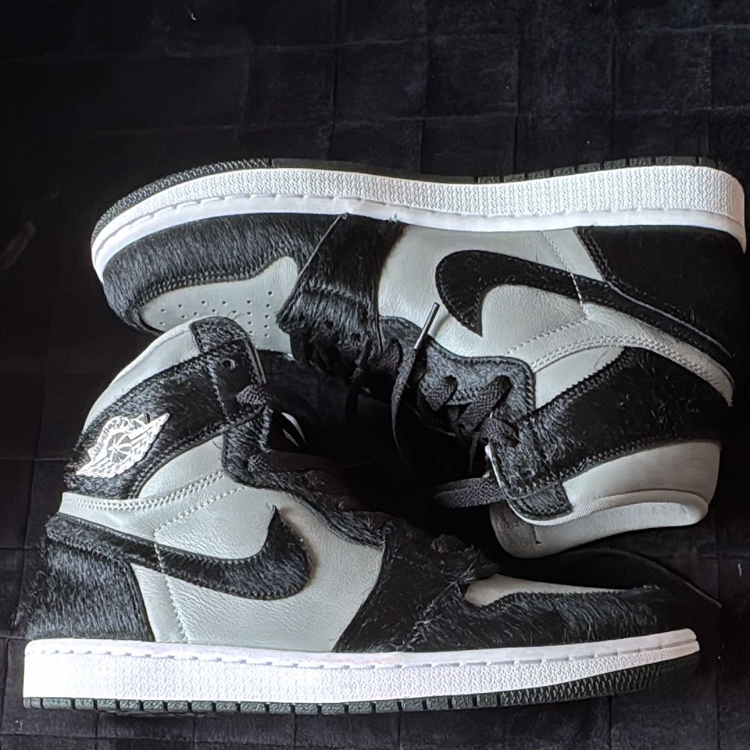 Nike Women's Air Jordan 1 Retro High OG "Medium Grey"