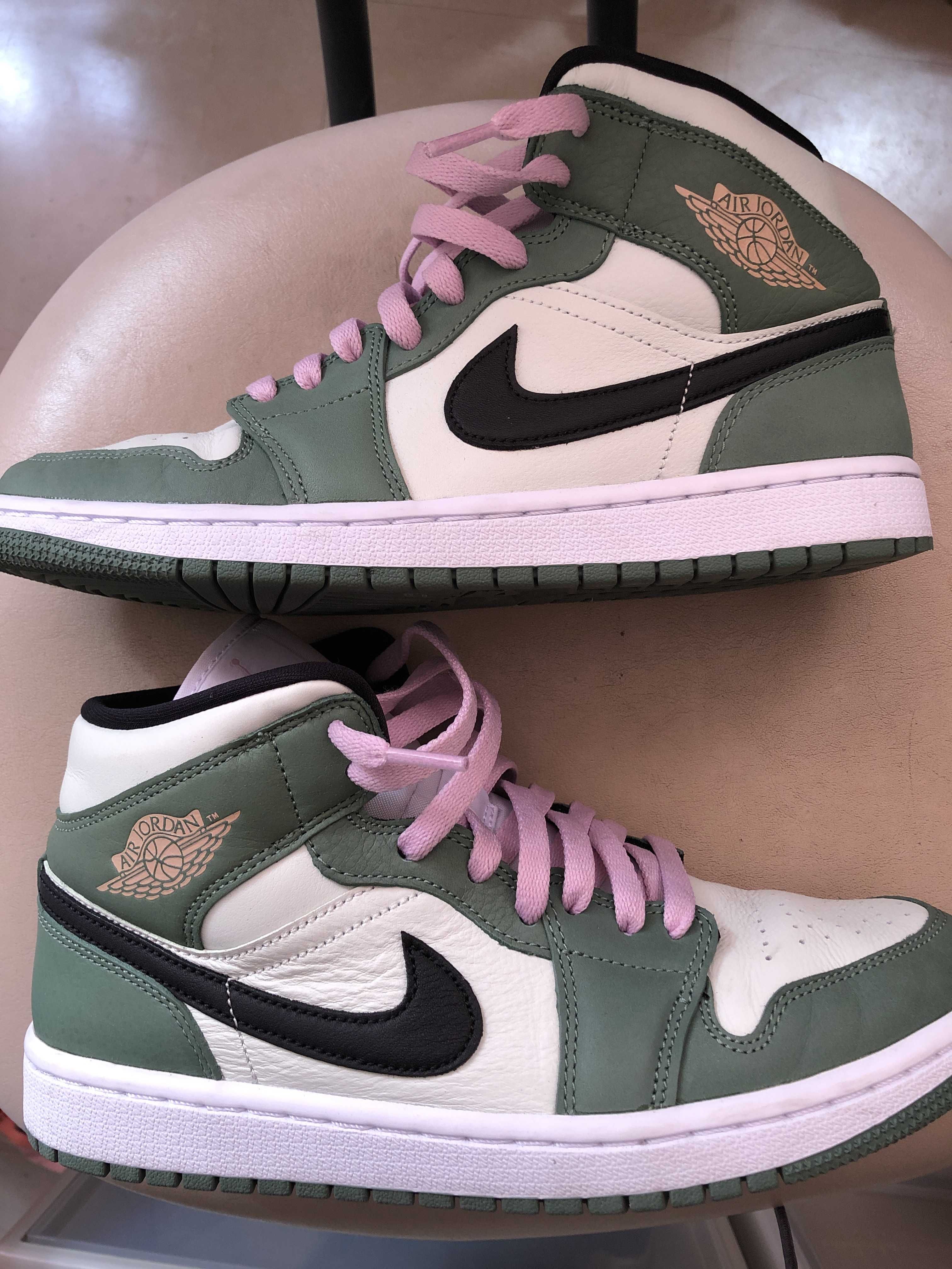 NIKE Women's AIR JORDAN 1 MID SE "DUTCH GREEN"