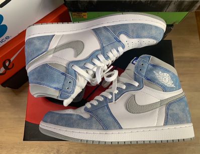 Nike Air Jordan 1 High OG "Hyper Royal"