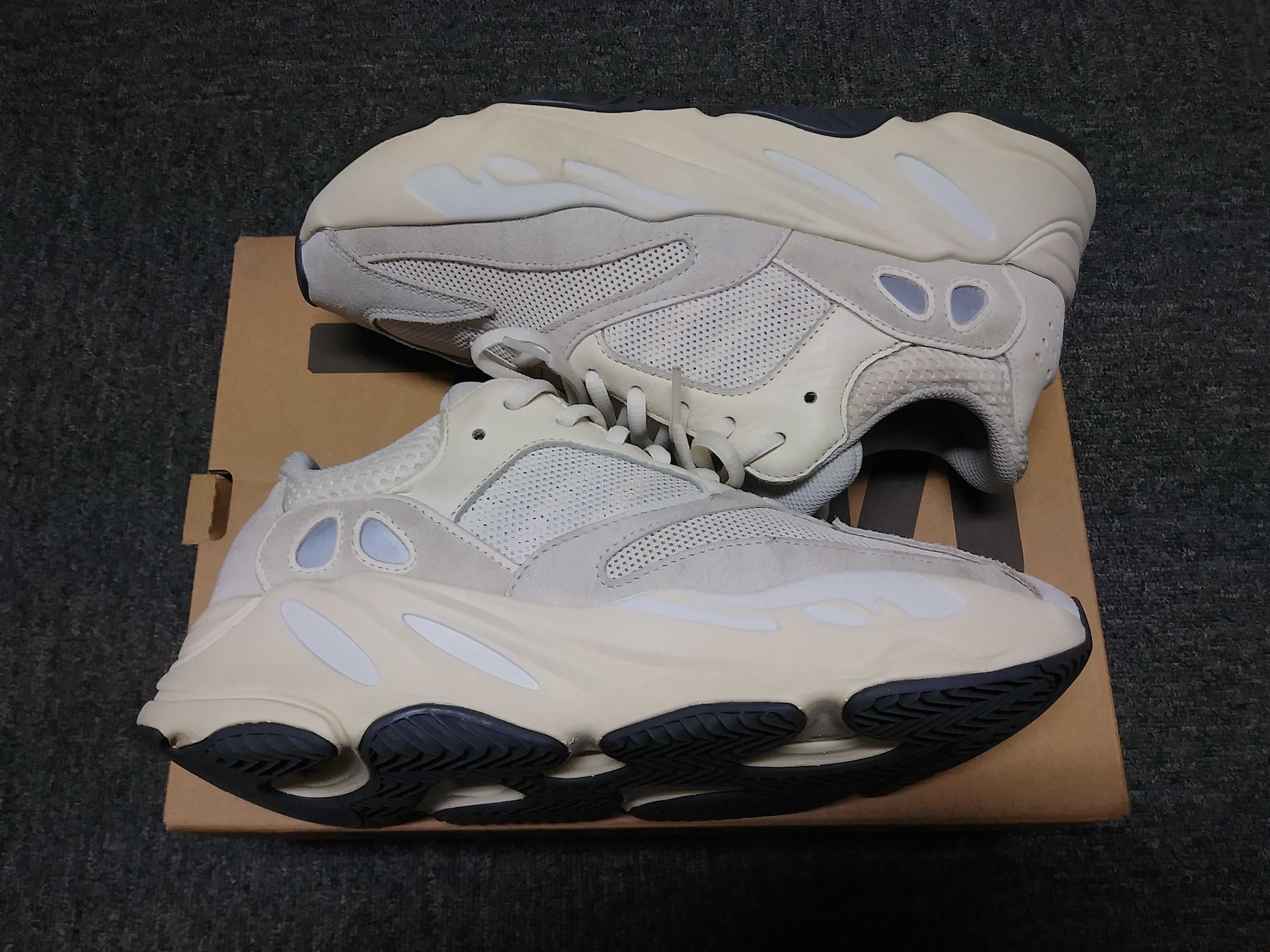 adidas YEEZY Boost 700 "Analog"