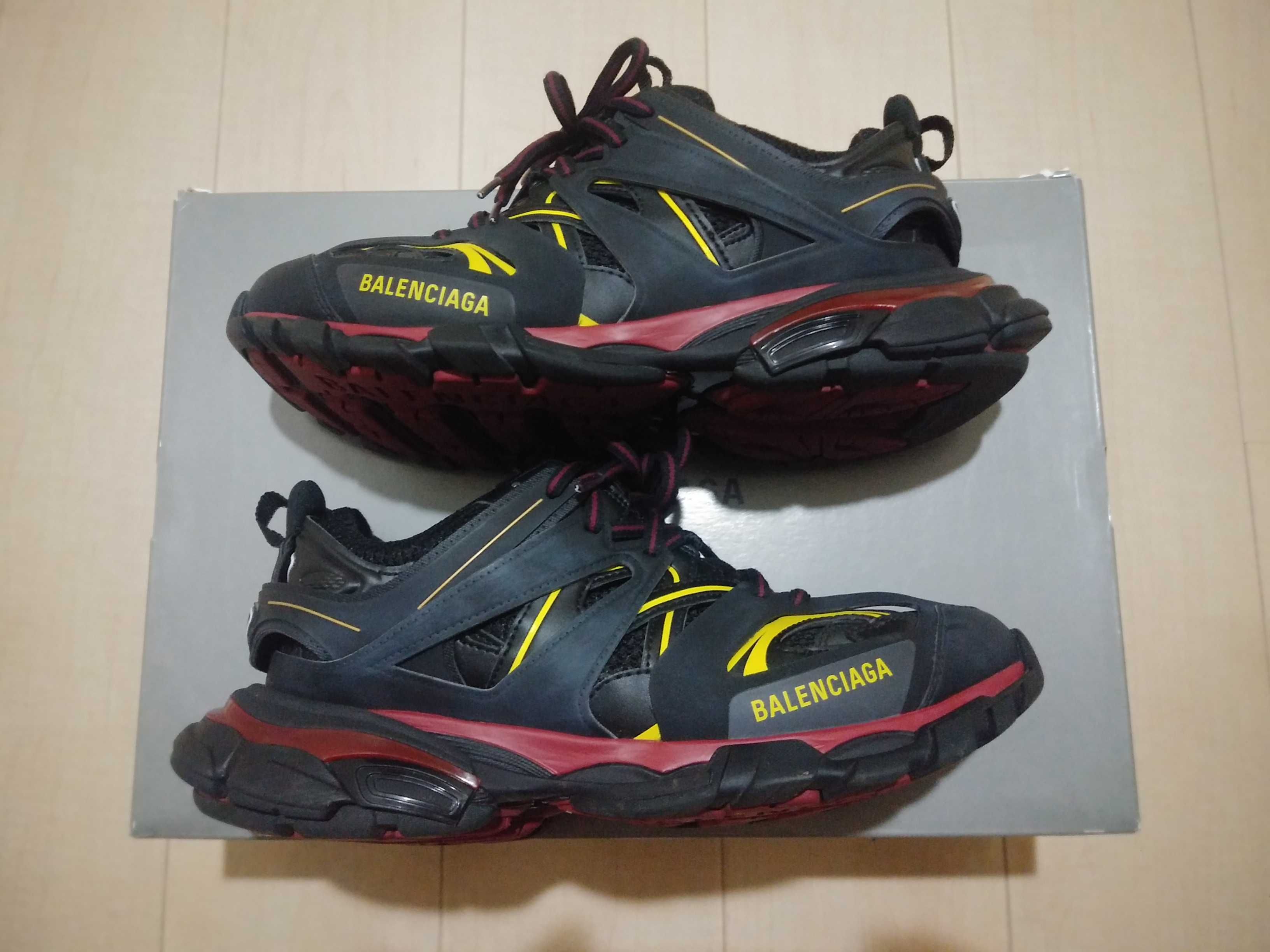 BALENCIAGA Triple S "Black/Red"