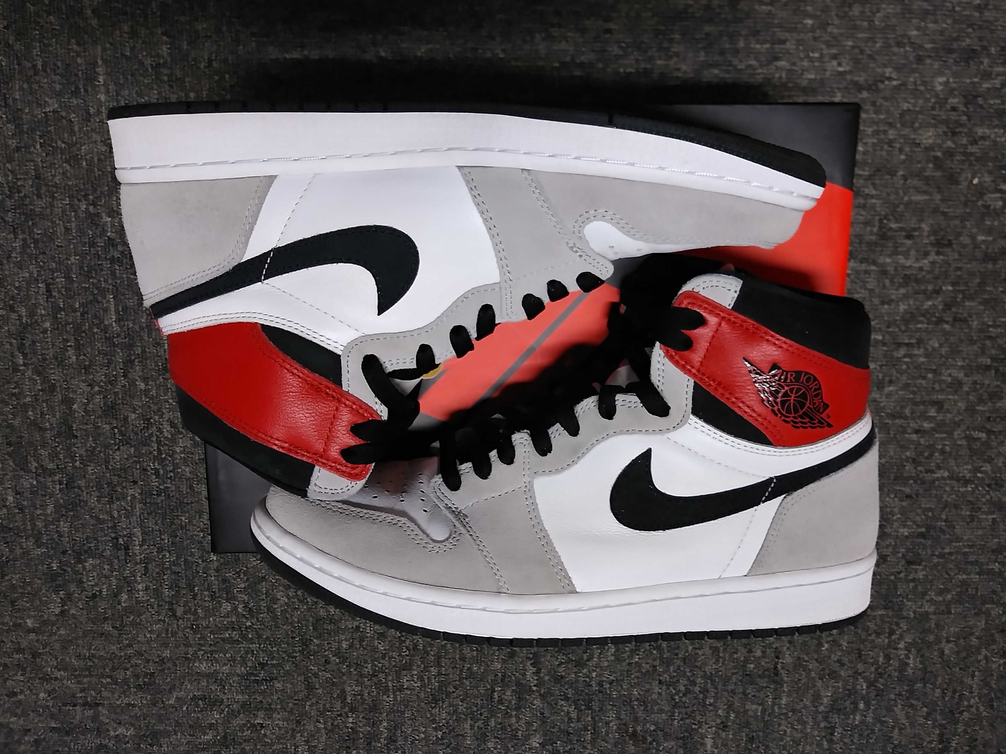 Nike Air Jordan 1 High OG "White/Black/Light Smoke Grey"