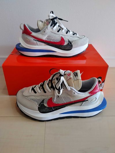 sacai × Nike Vapor Waffle "Royal Fuchsia"