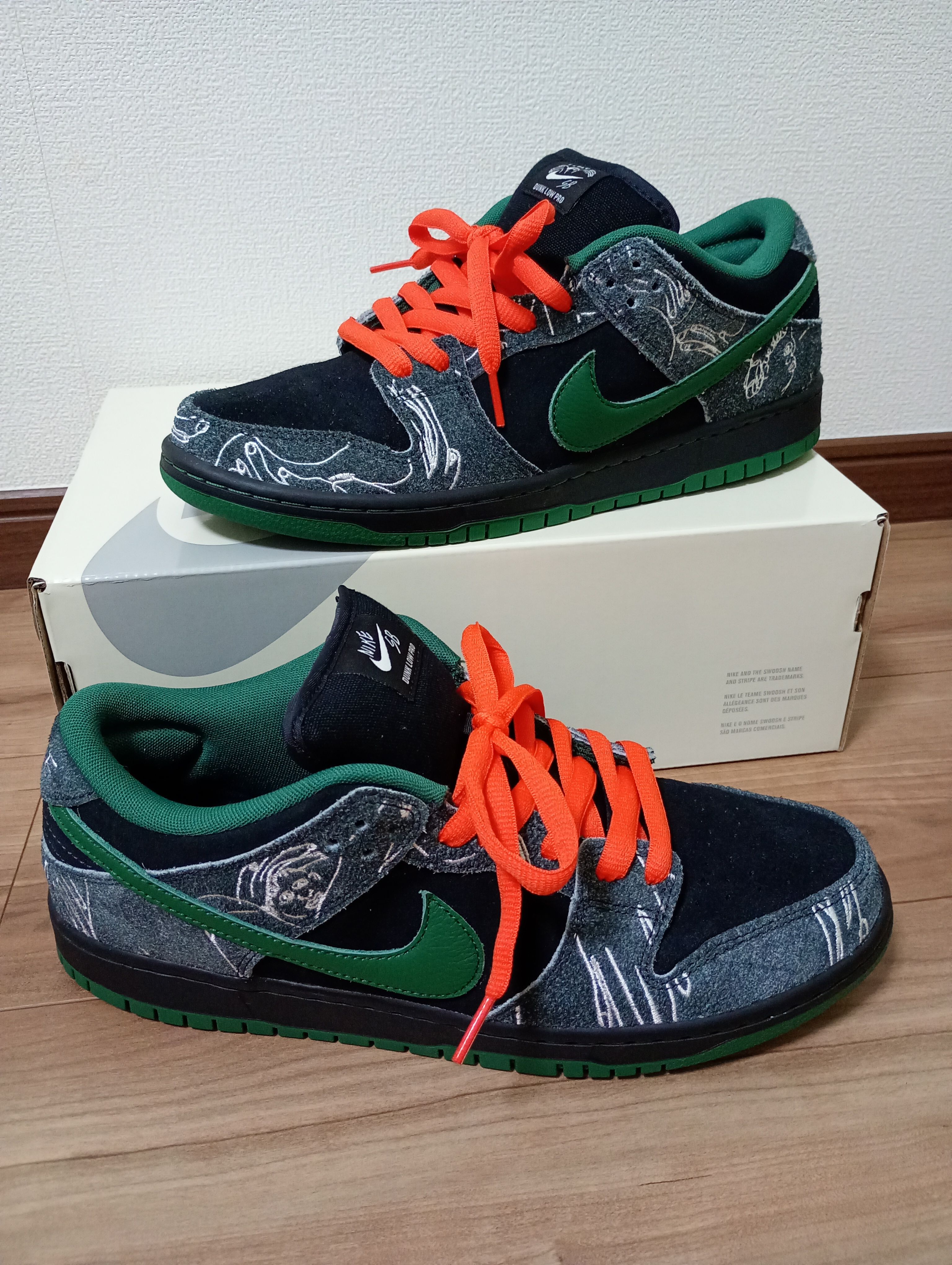 There Skateboards × Nike SB Dunk Low Pro "Anthracite and Gorge Green"