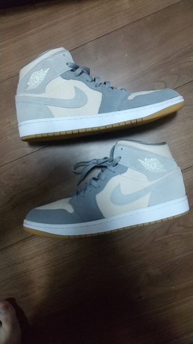 Nike Air Jordan 1 Mid SE "Coconut Milk/Particle Grey"