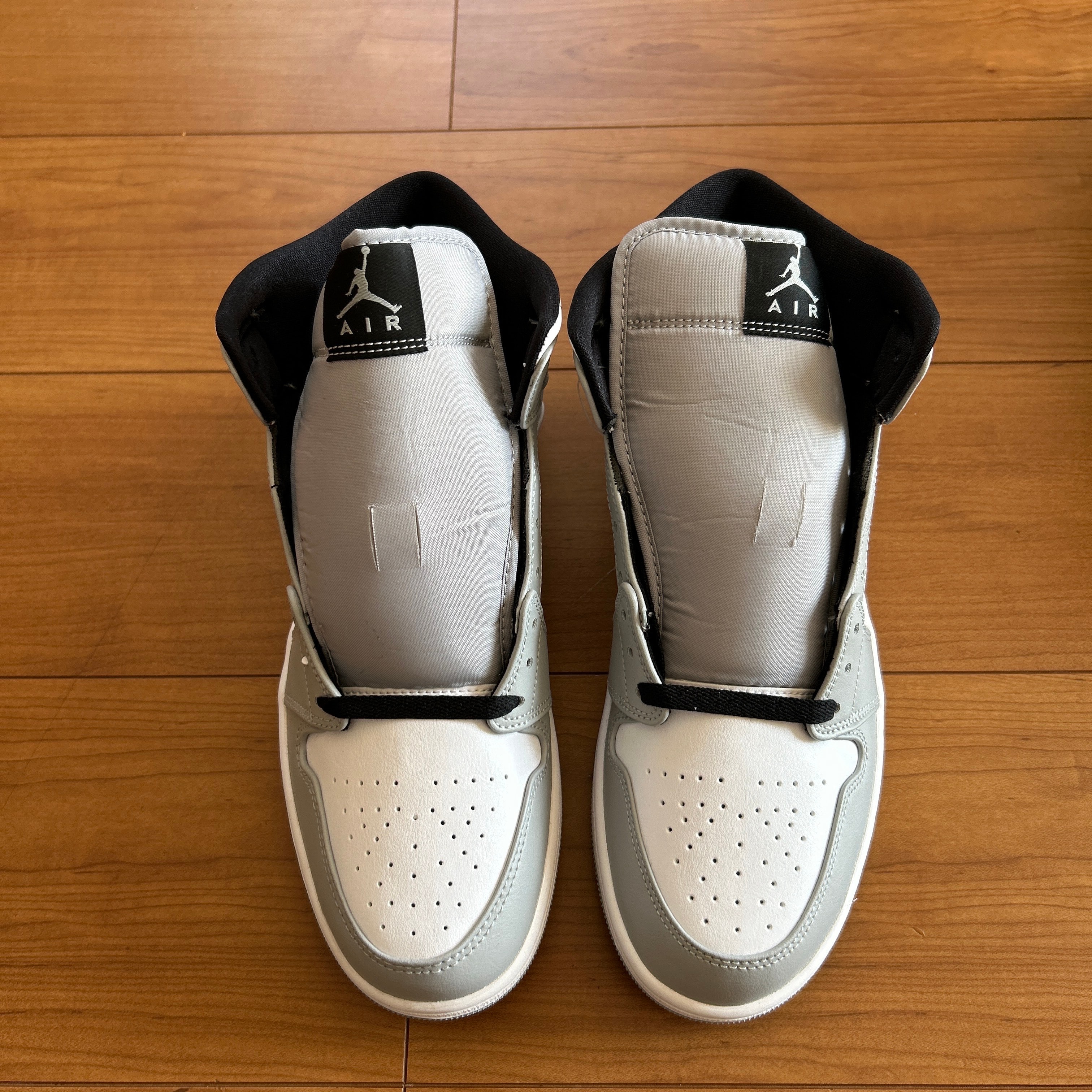 Nike Air Jordan 1 Mid "Light Smoke Grey/White/Black"