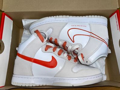 NIKE Women's DUNK HIGH SE FIRST USE "WHITE/ORANGE"