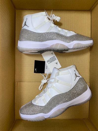 NIKE Women's AIR JORDAN 11 "METALLIC SILVER"