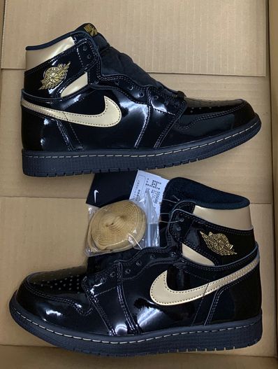 Nike Air Jordan 1 High OG "Black-Metalic Gold"