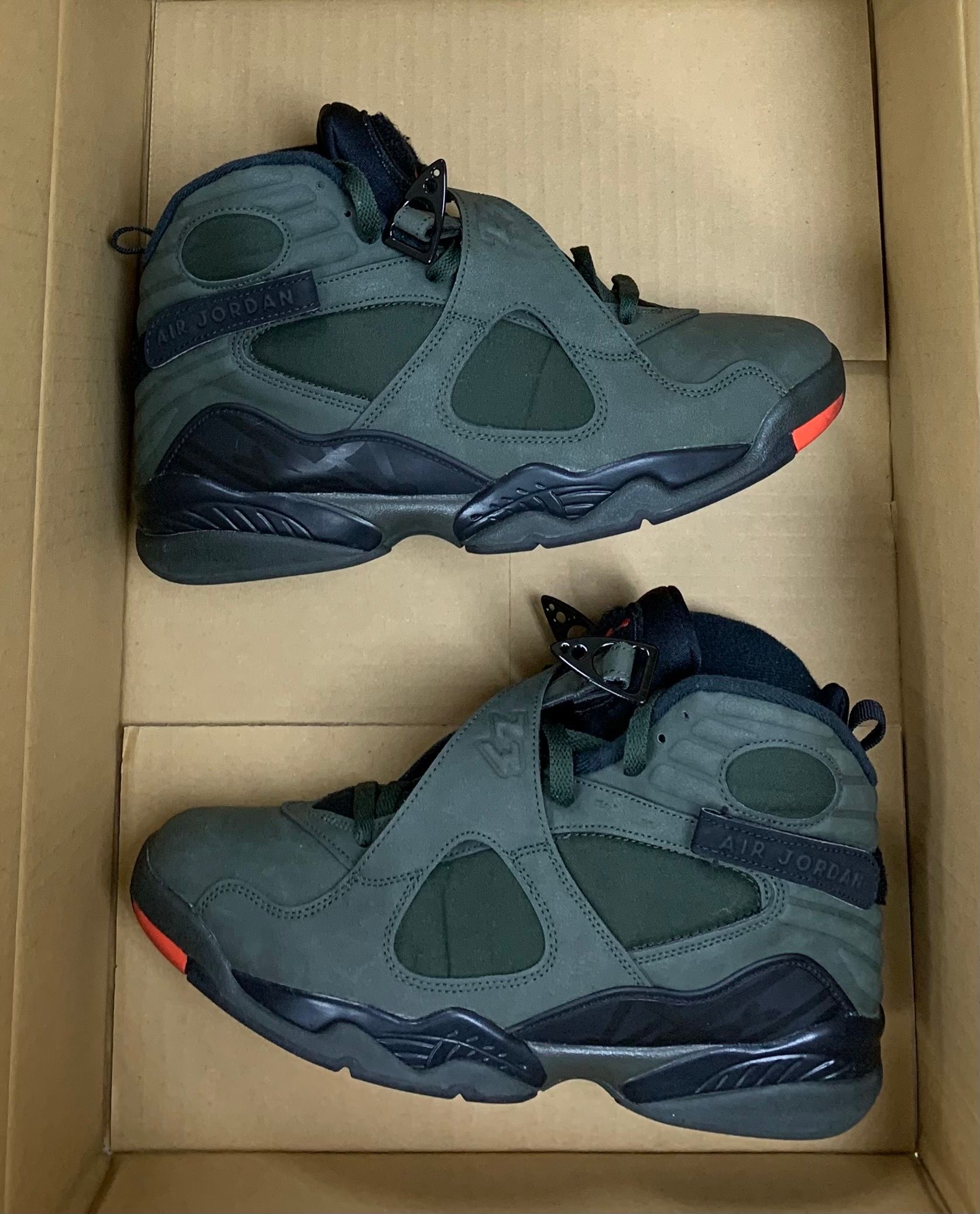 UNDEFEATED × Nike Air Jordan 8 Retro "Take Flight"