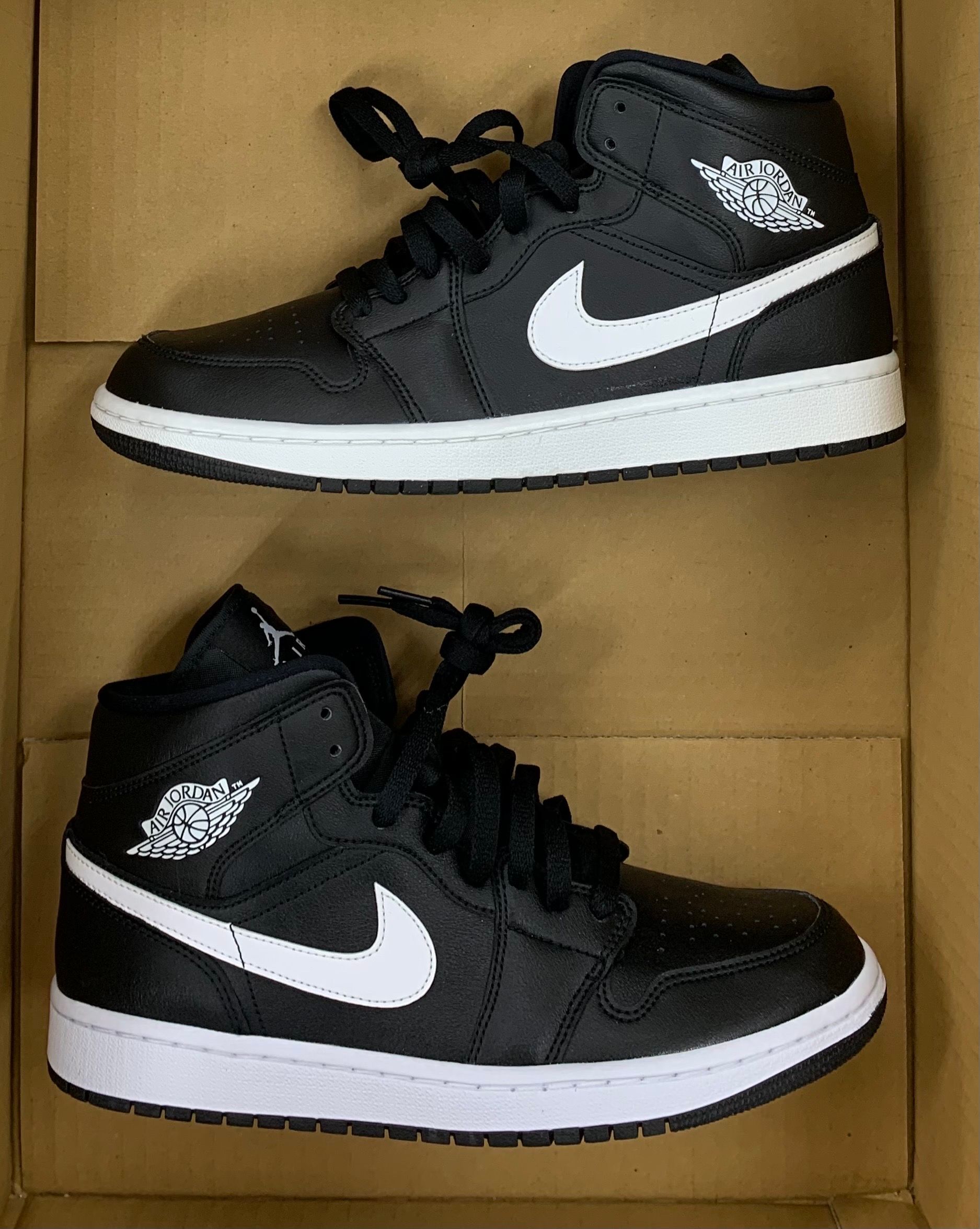 NIKE Women's AIR JORDAN 1 MID "BLACK/WHITE"