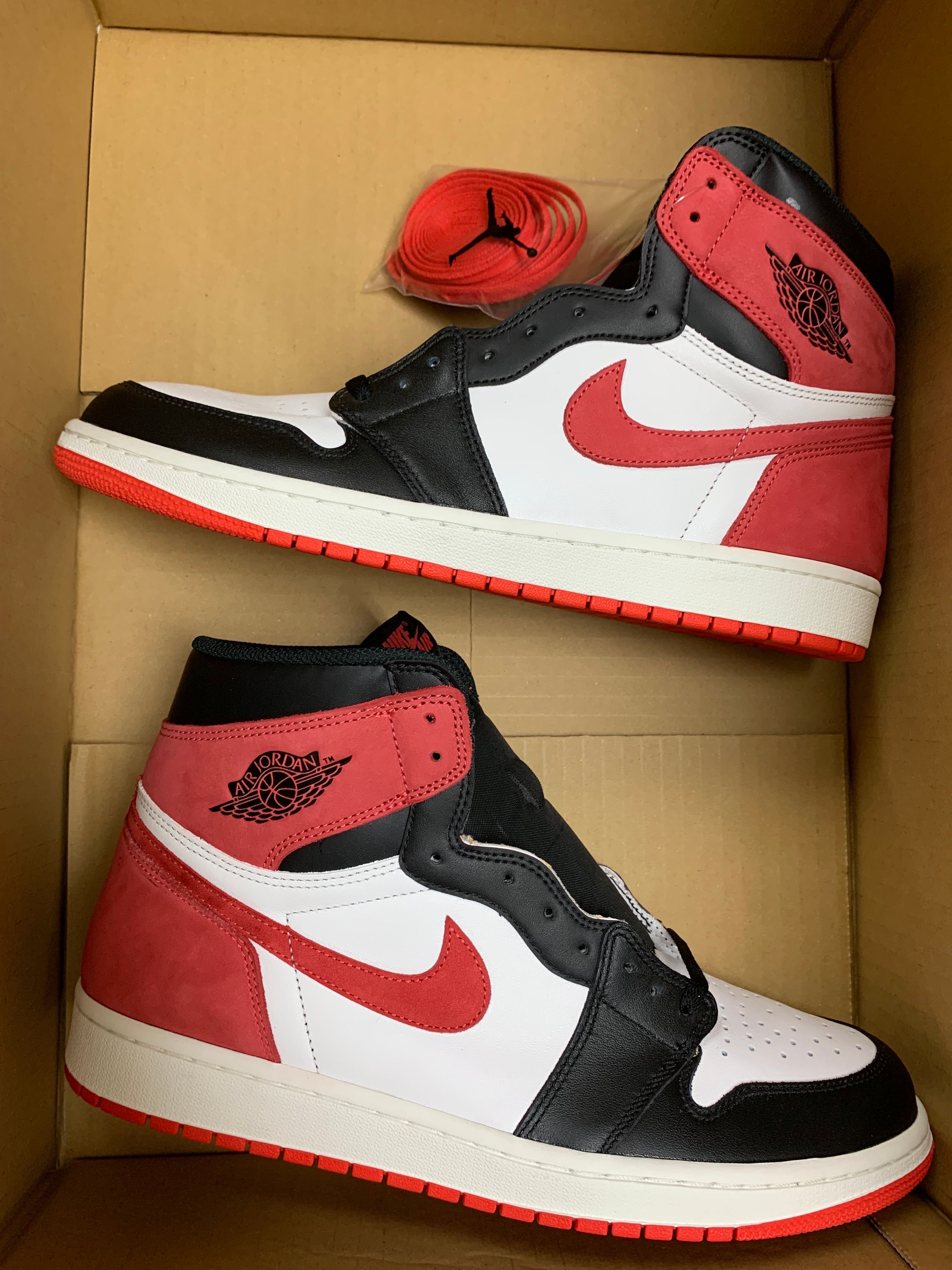 NIKE AIR JORDAN 1 RETRO HIGH "TRACK RED"