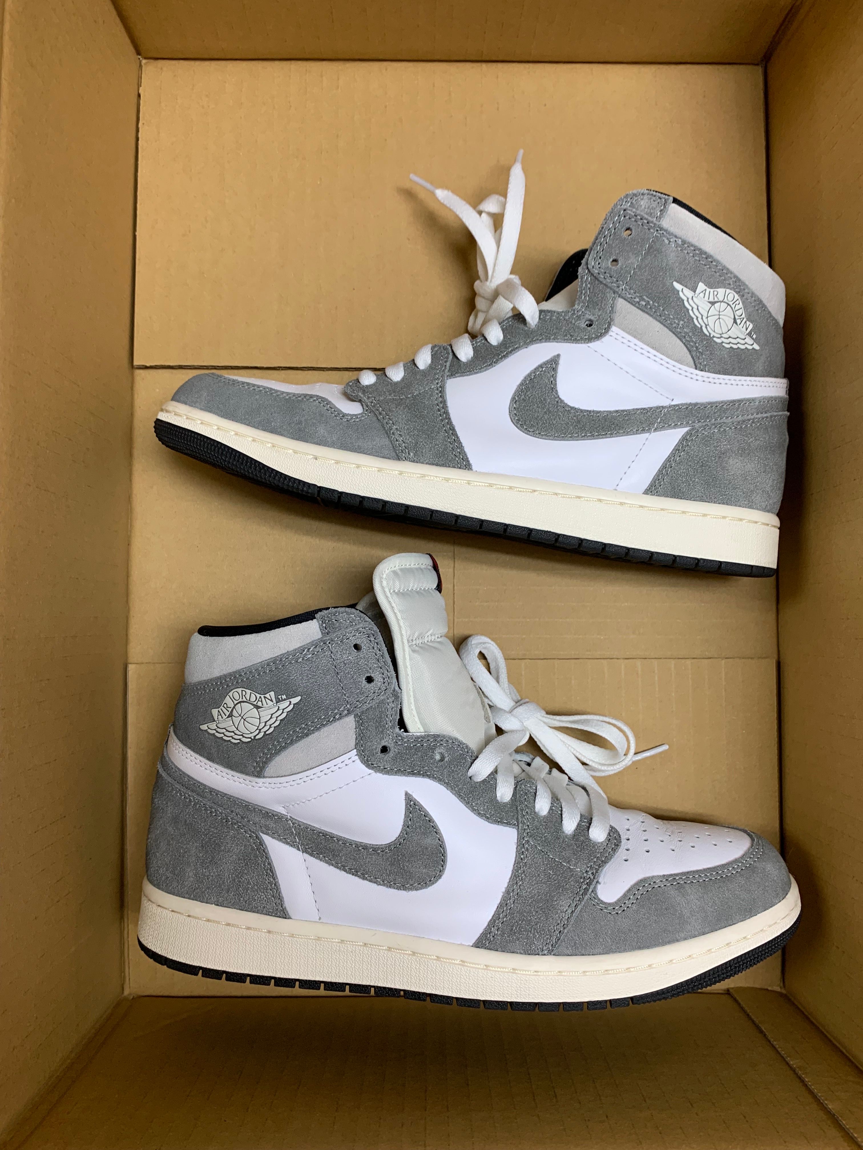 Nike Air Jordan 1 Retro High OG "Black and Smoke Grey"